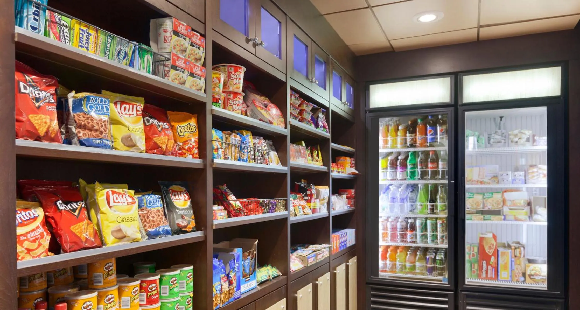 On-site shops in Country Inn & Suites by Radisson, Austin North Pflugerville , TX