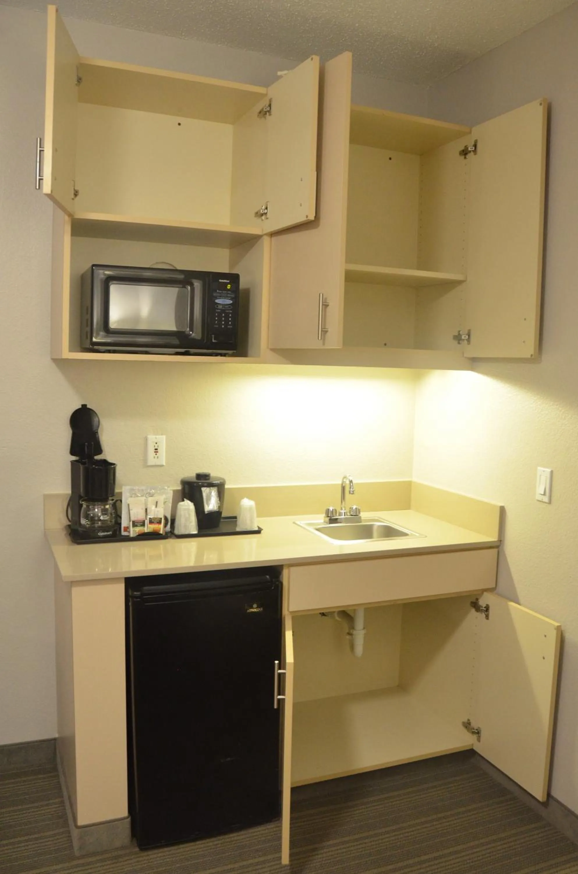 Kitchen or kitchenette in Country Inn & Suites by Radisson, Austin North Pflugerville , TX