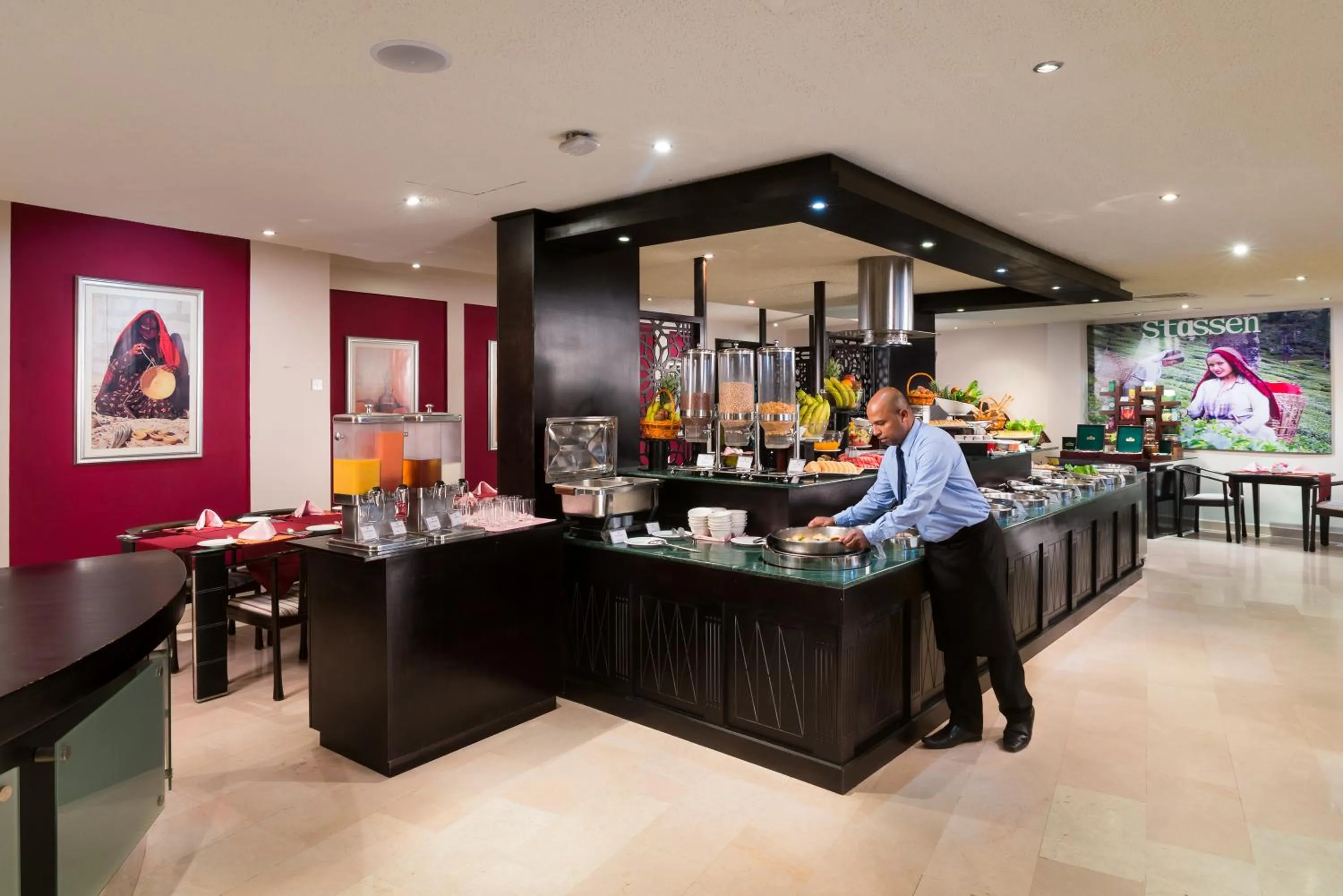 Restaurant/places to eat in Al Wadi Hotel