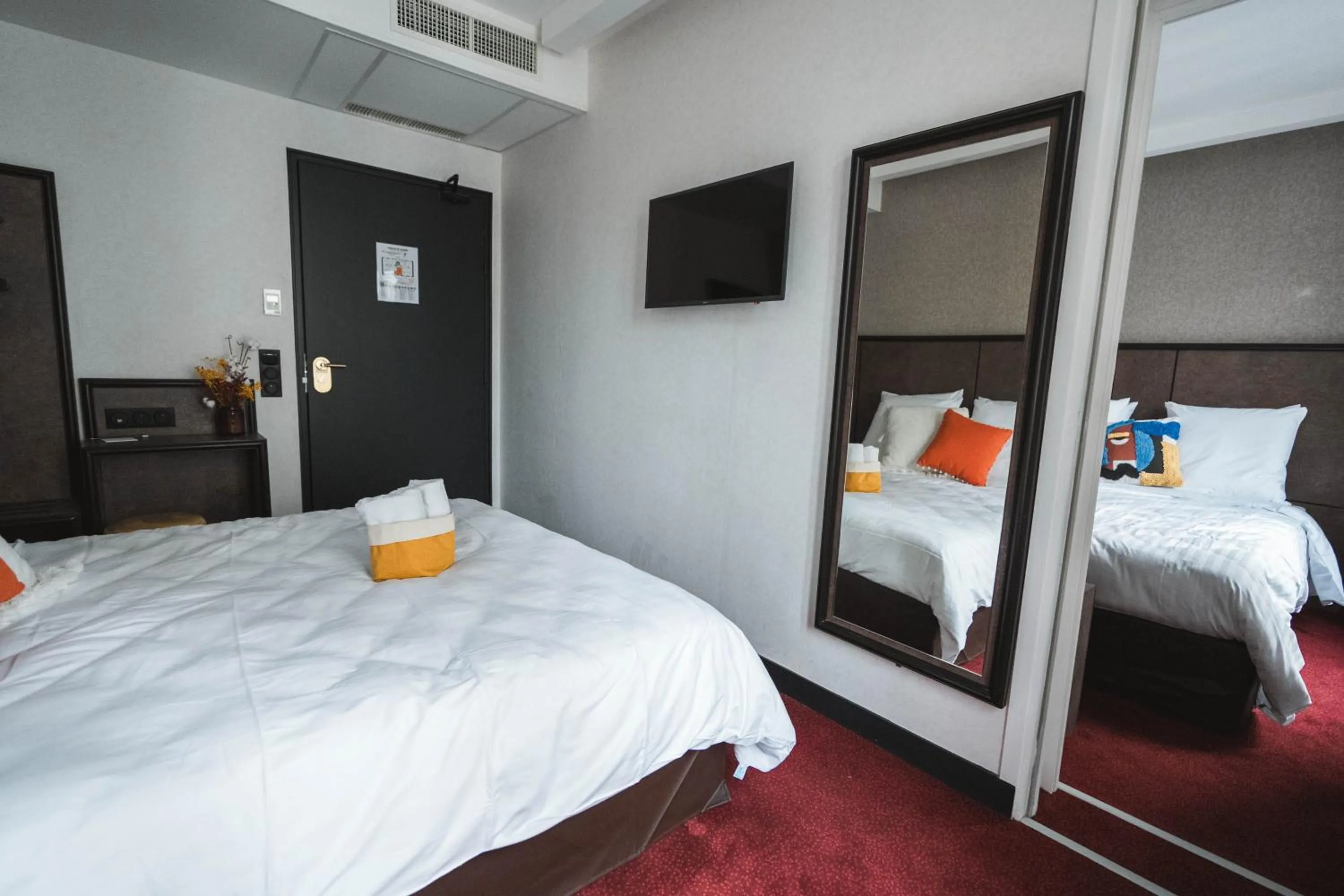 Photo of the whole room, Bed in La Maison Montparnasse