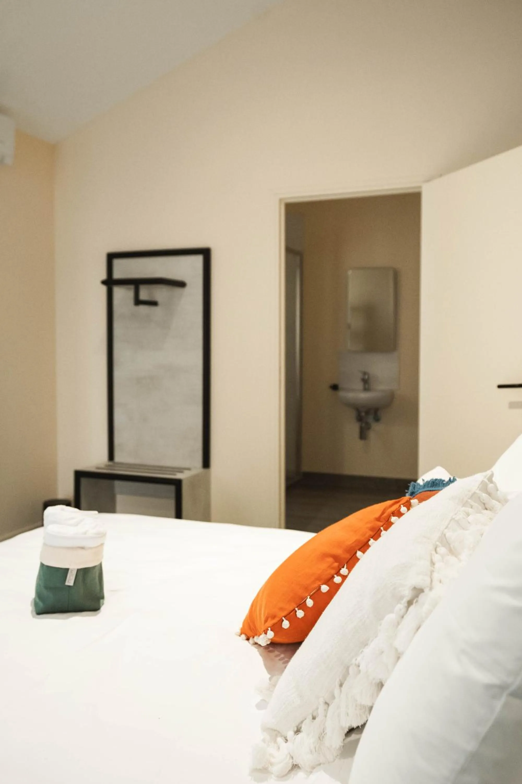 Bed in La Maison Montparnasse