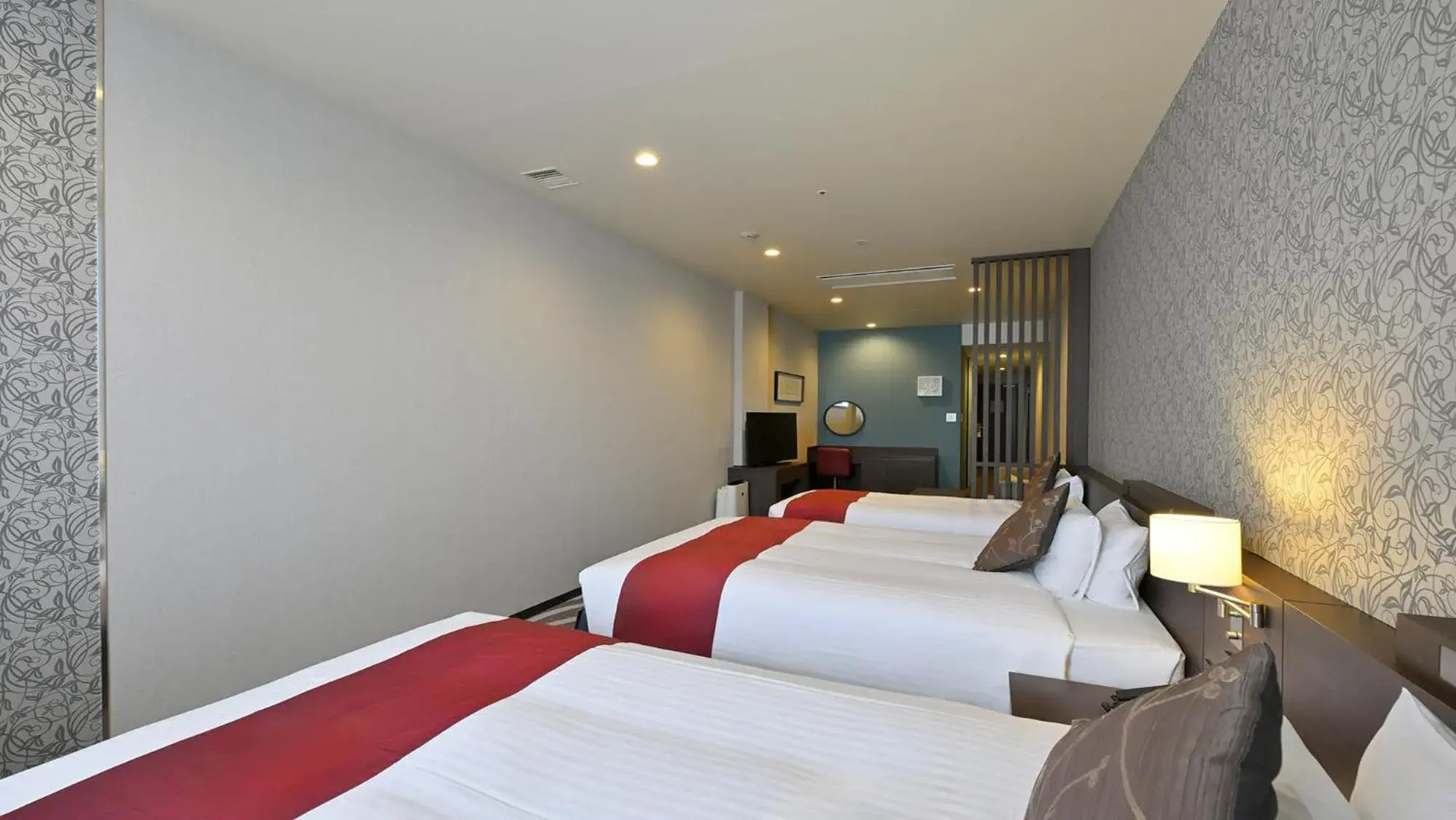 Deluxe Twin Room with Extra Bed in Quintessa Hotel Osaka Bay Deluxe Twin Room with Extra Bed in Quintessa Hotel Osaka Bay