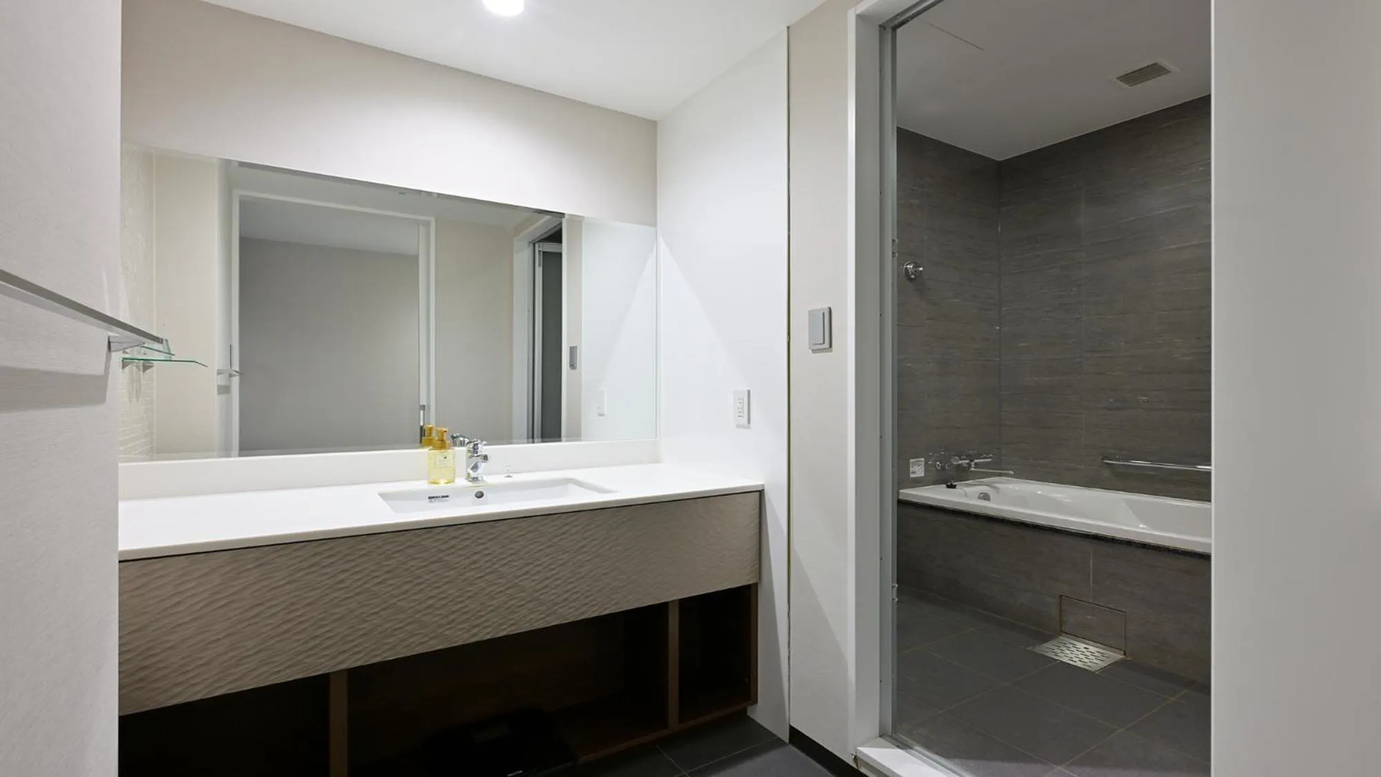 Photo of the whole room in Quintessa Hotel Osaka Bay