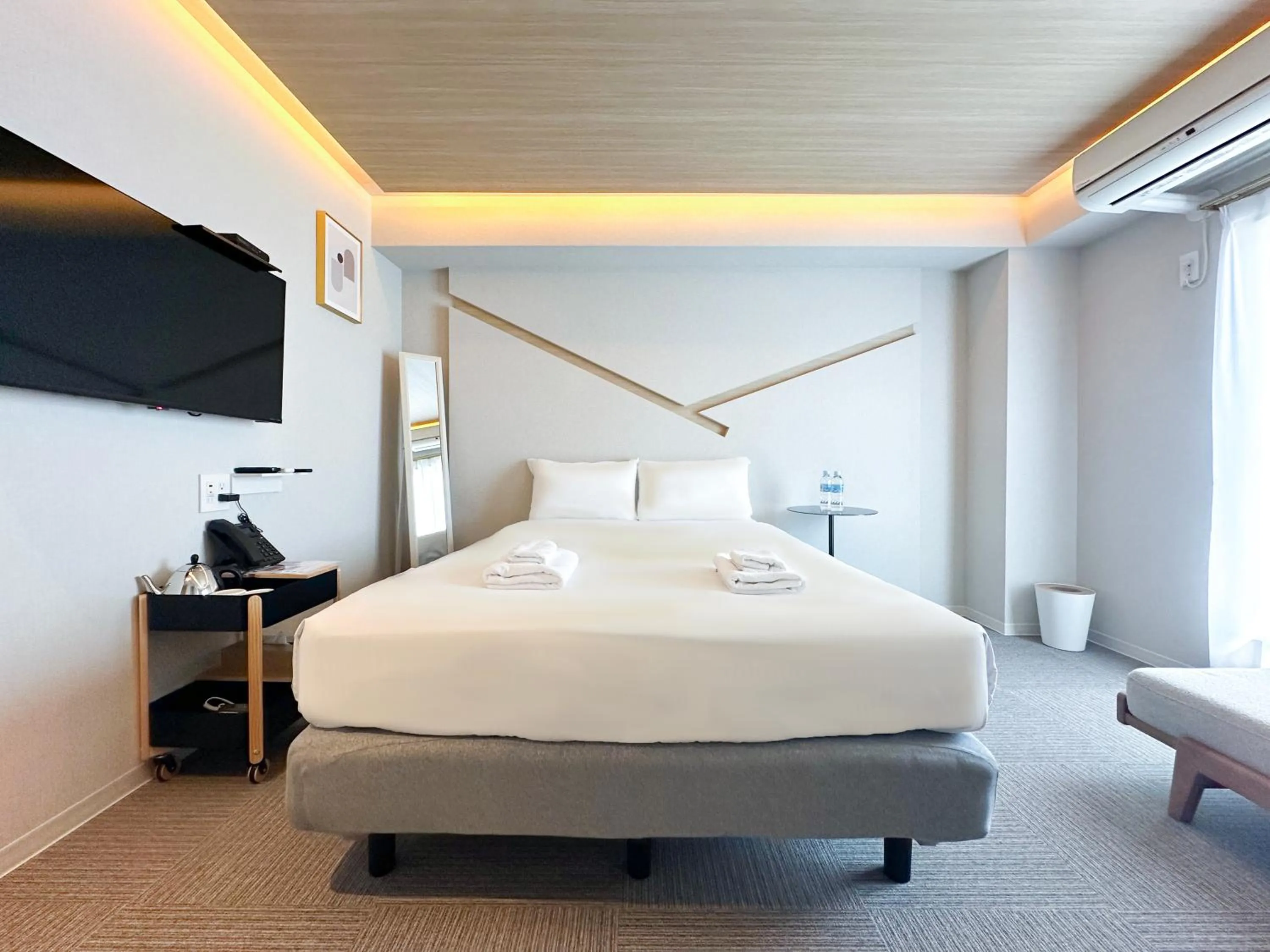 Photo of the whole room, Bed in Osaka Ebisu Hotel