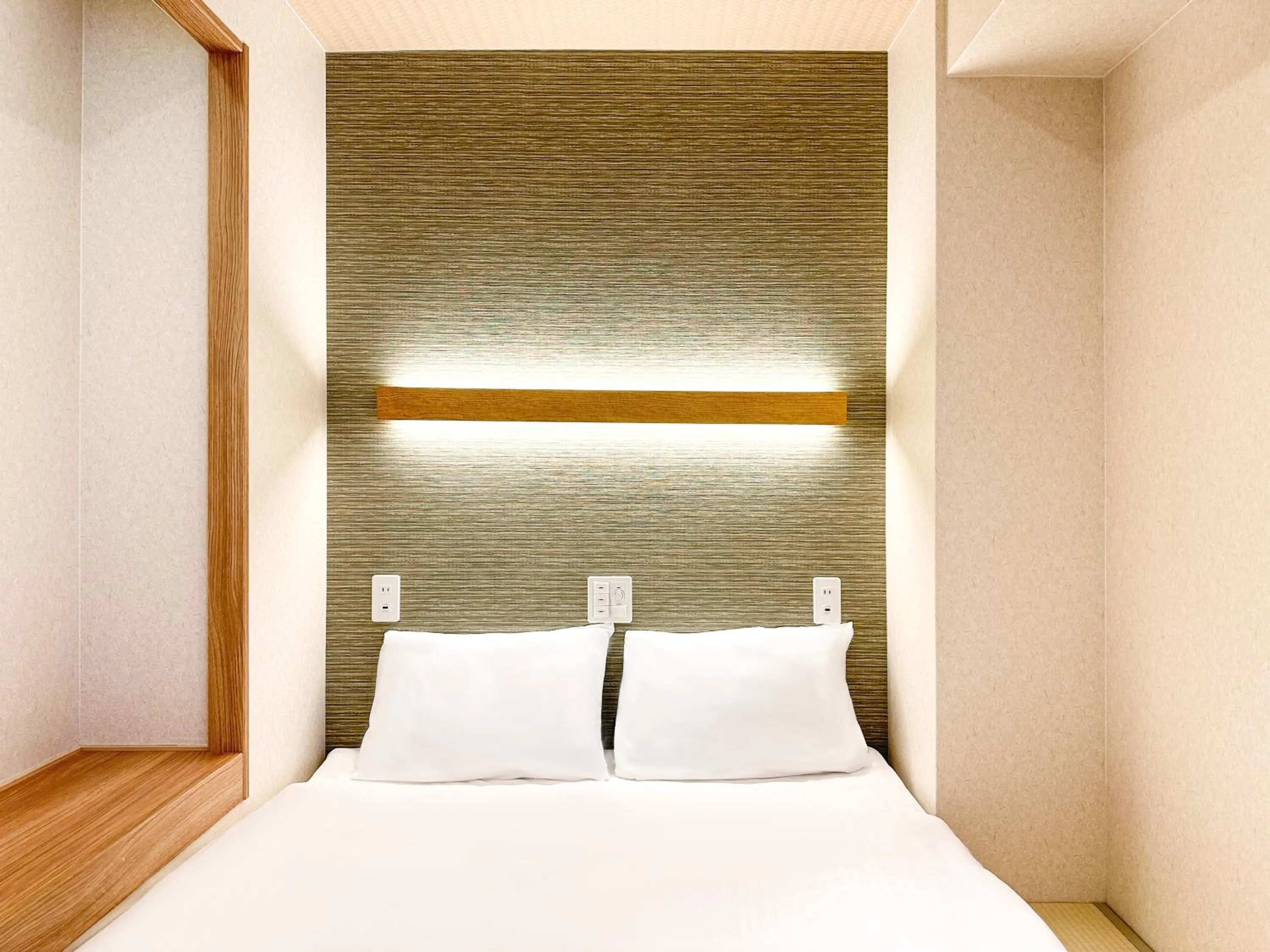 Bed in Osaka Ebisu Hotel