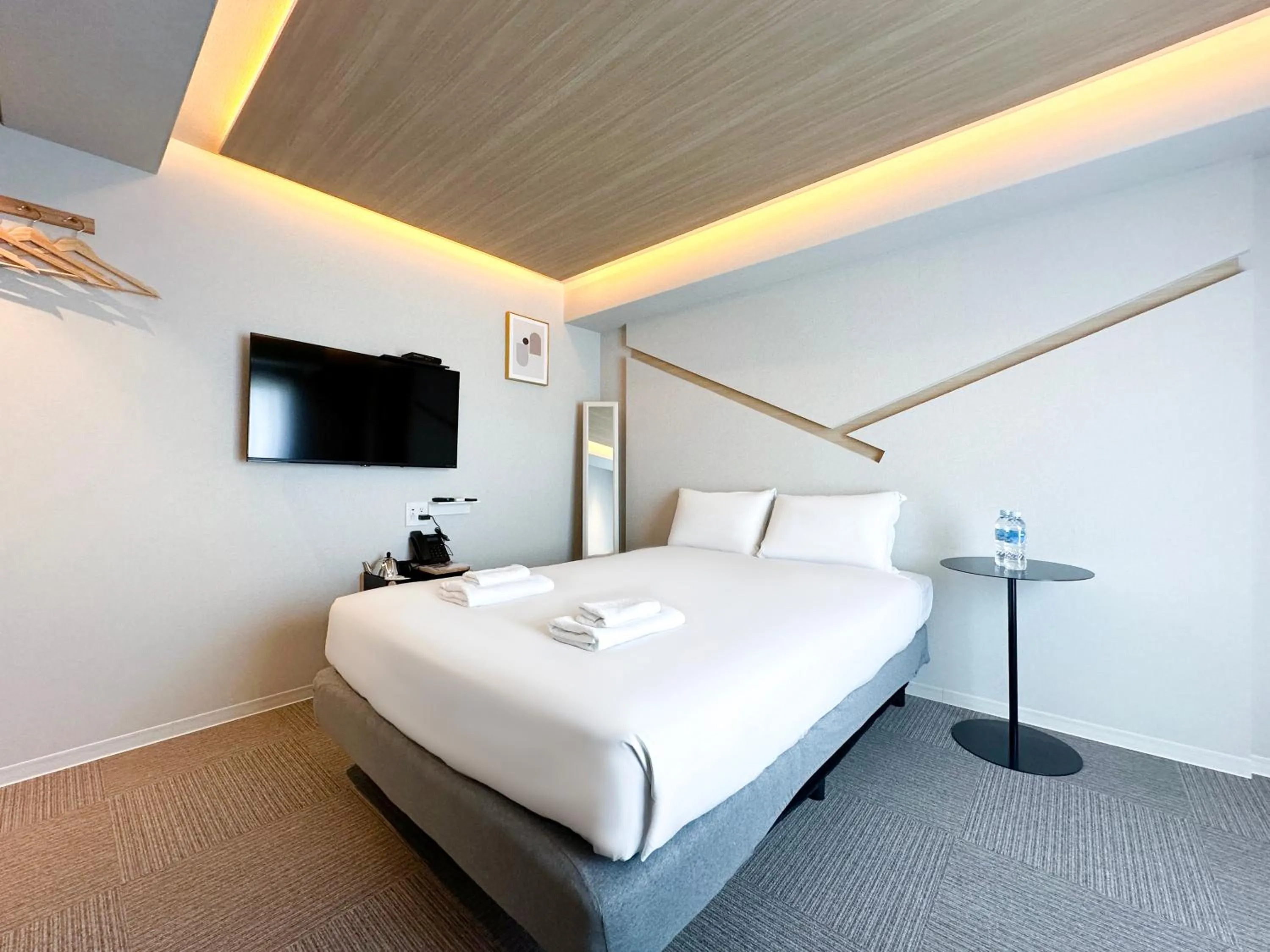 Photo of the whole room, Bed in Osaka Ebisu Hotel