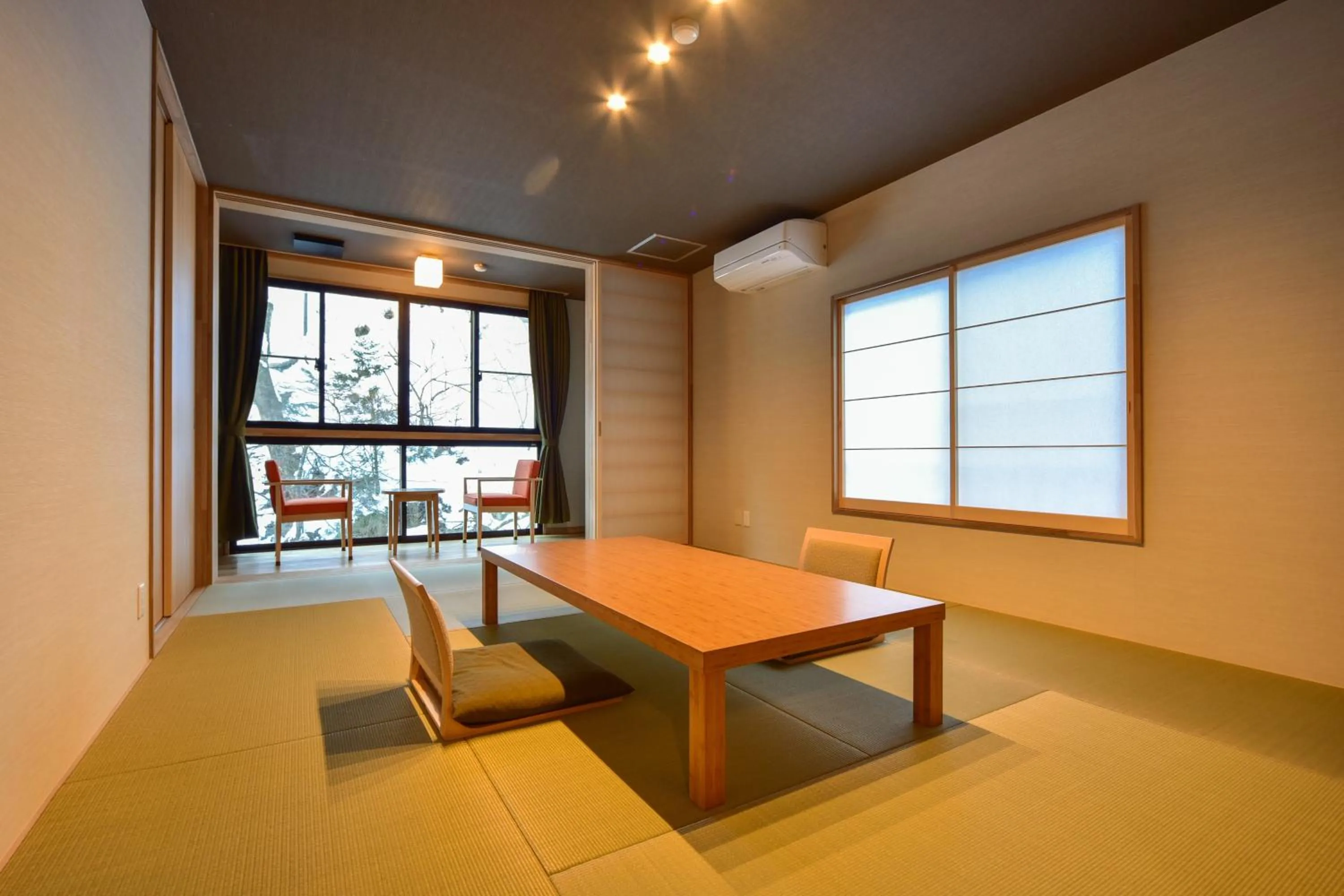 Photo of the whole room in Hinatamikan