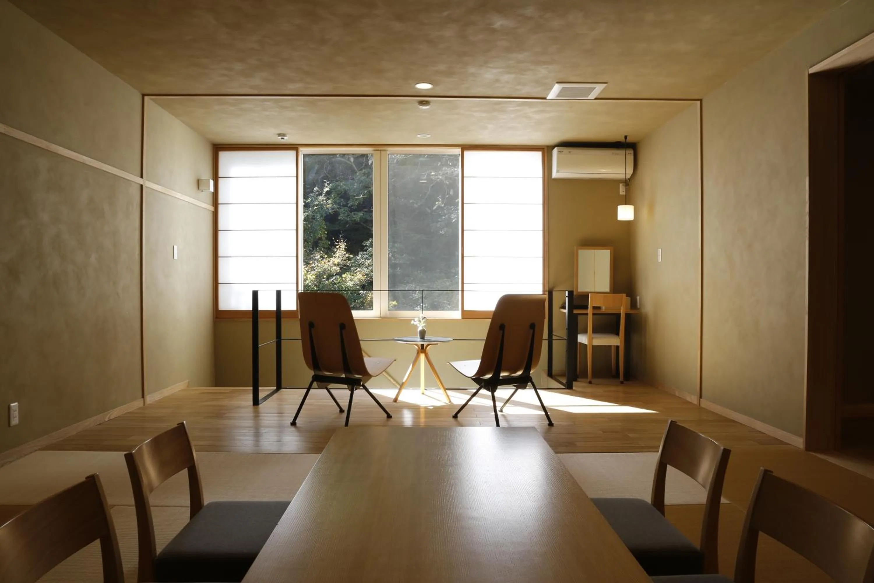 Photo of the whole room in Hinatamikan