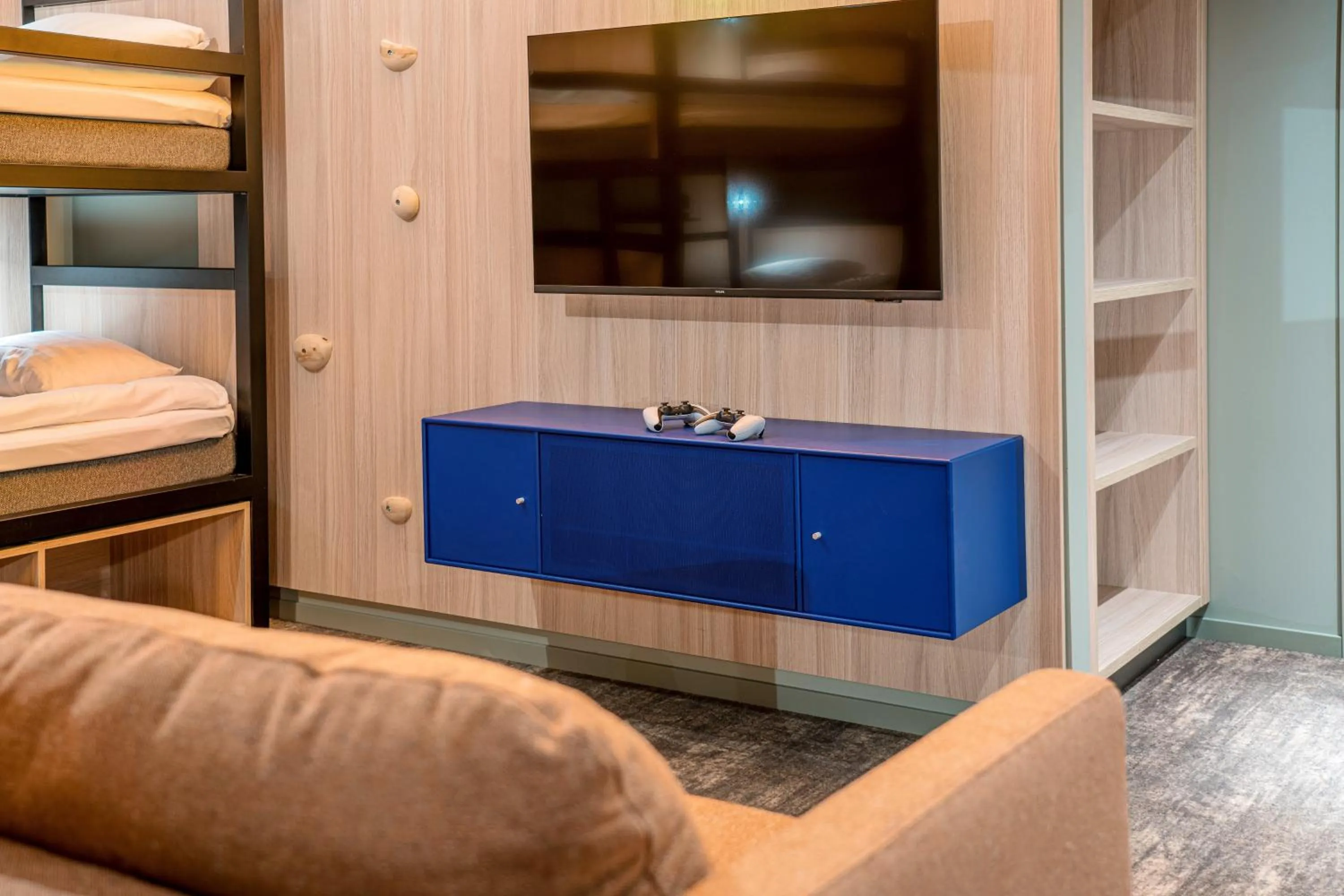 Property building, Bed in Quality Hotel Grand, Borås