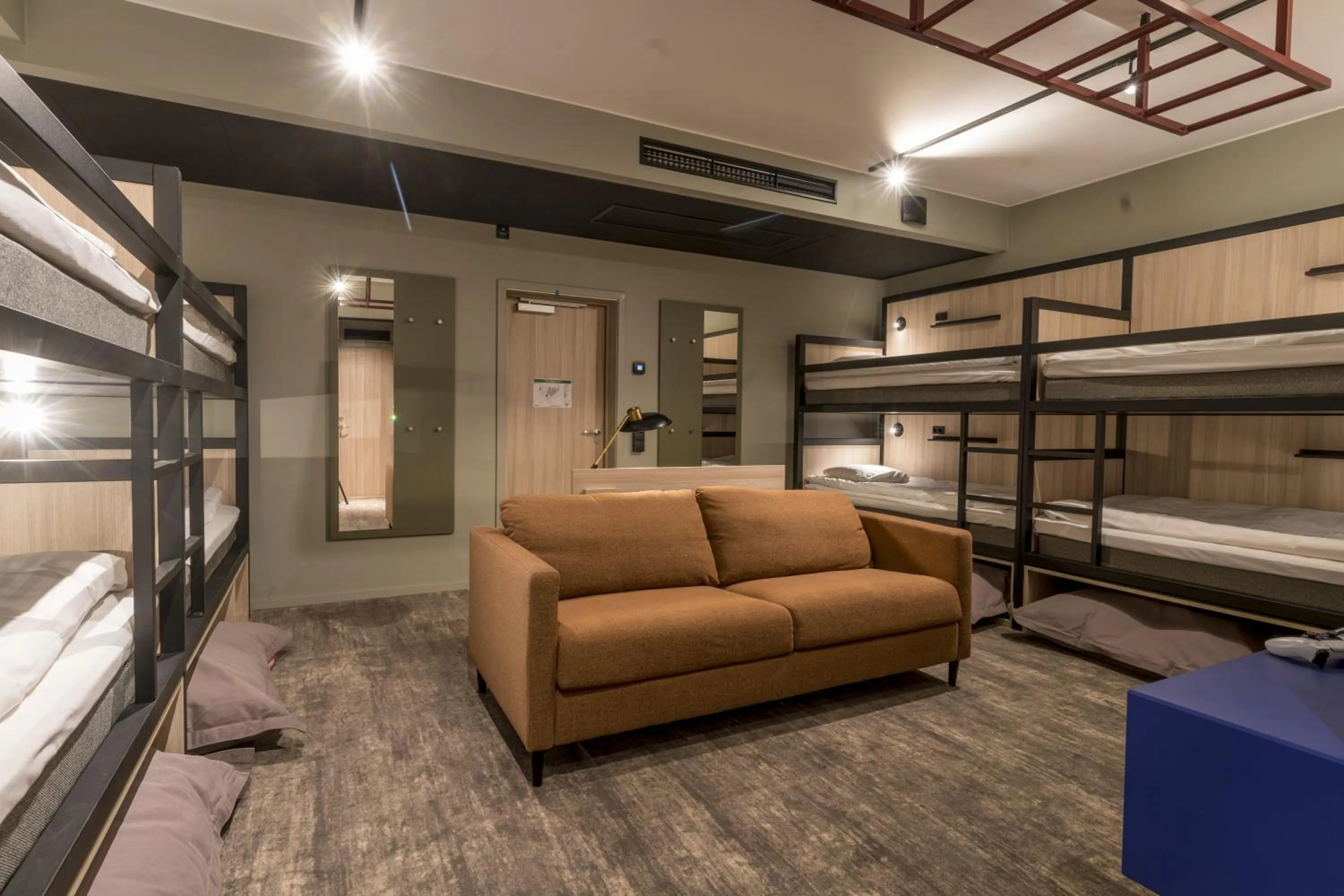 Property building, Bed in Quality Hotel Grand, Borås