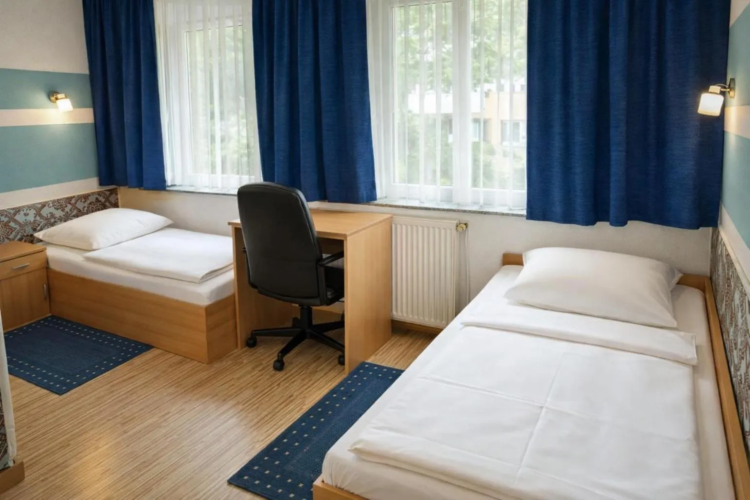 Photo of the whole room, Bed in Pension Central Nuernberg-Fuerth