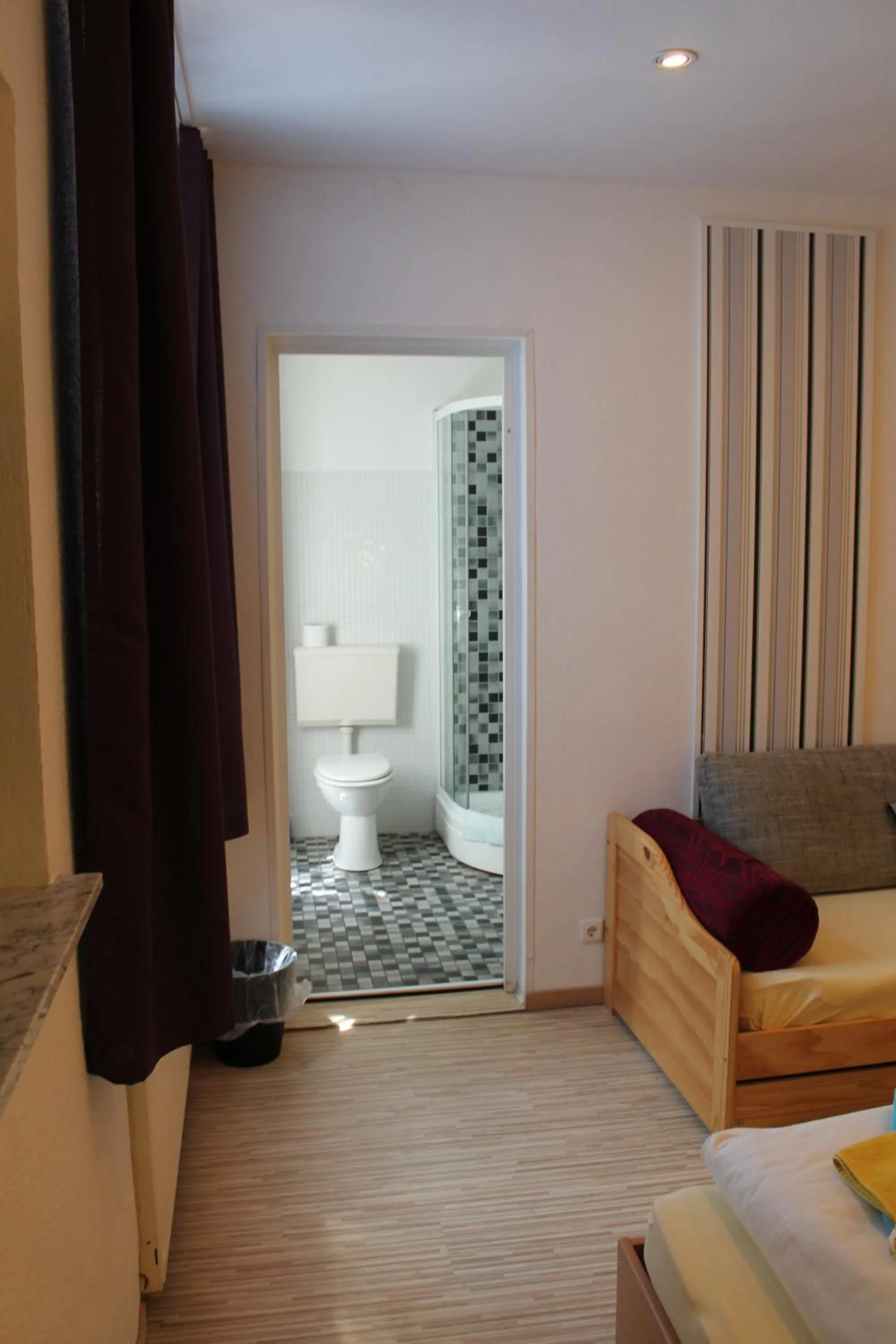 Bathroom in Pension Central Nuernberg-Fuerth