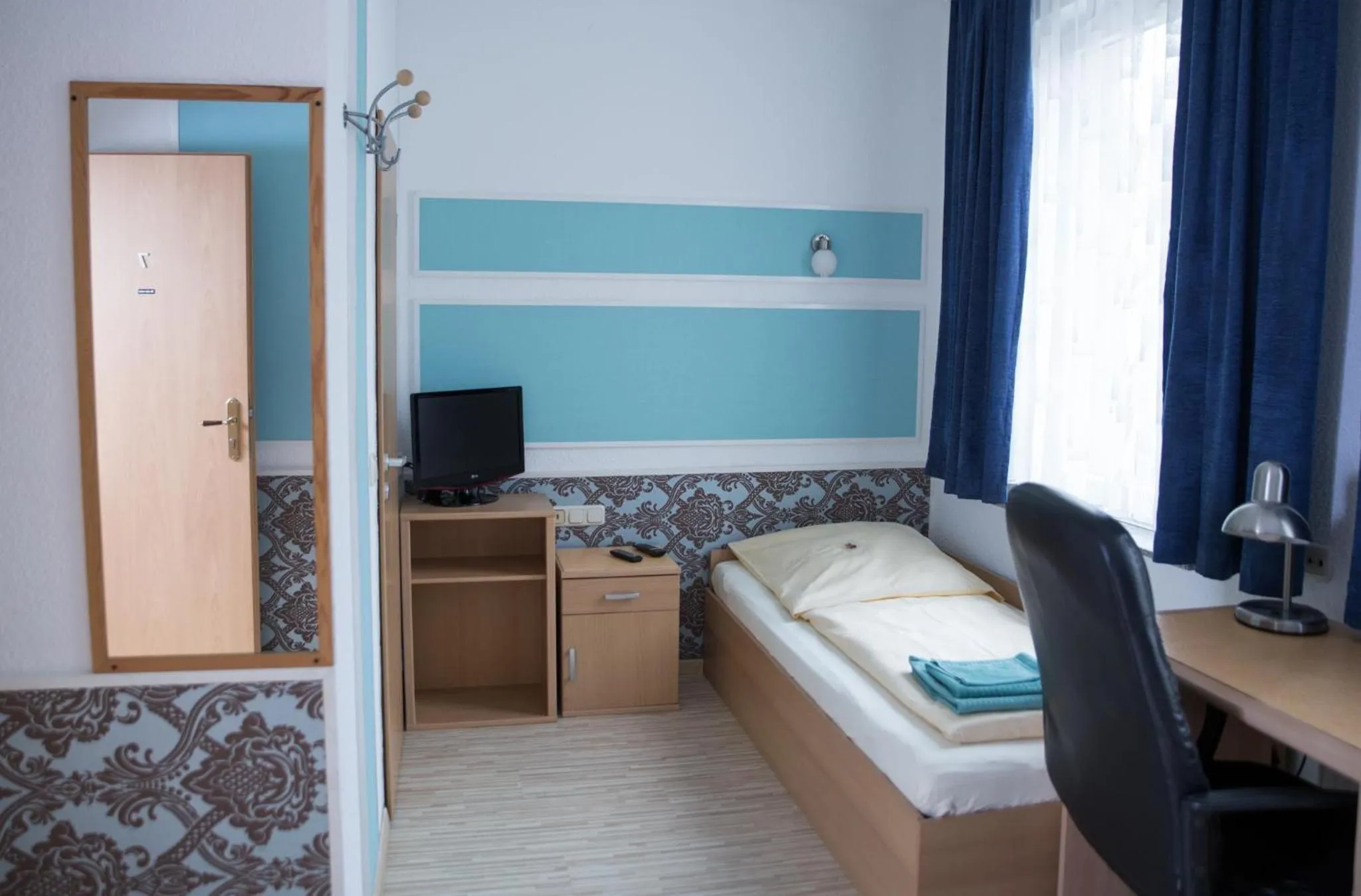 Bed in Pension Central Nuernberg-Fuerth