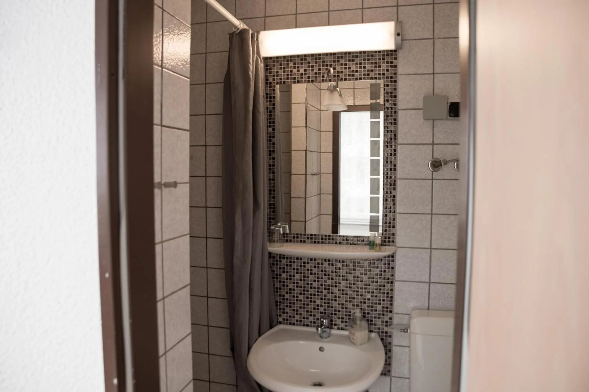 Bathroom in Pension Central Nuernberg-Fuerth