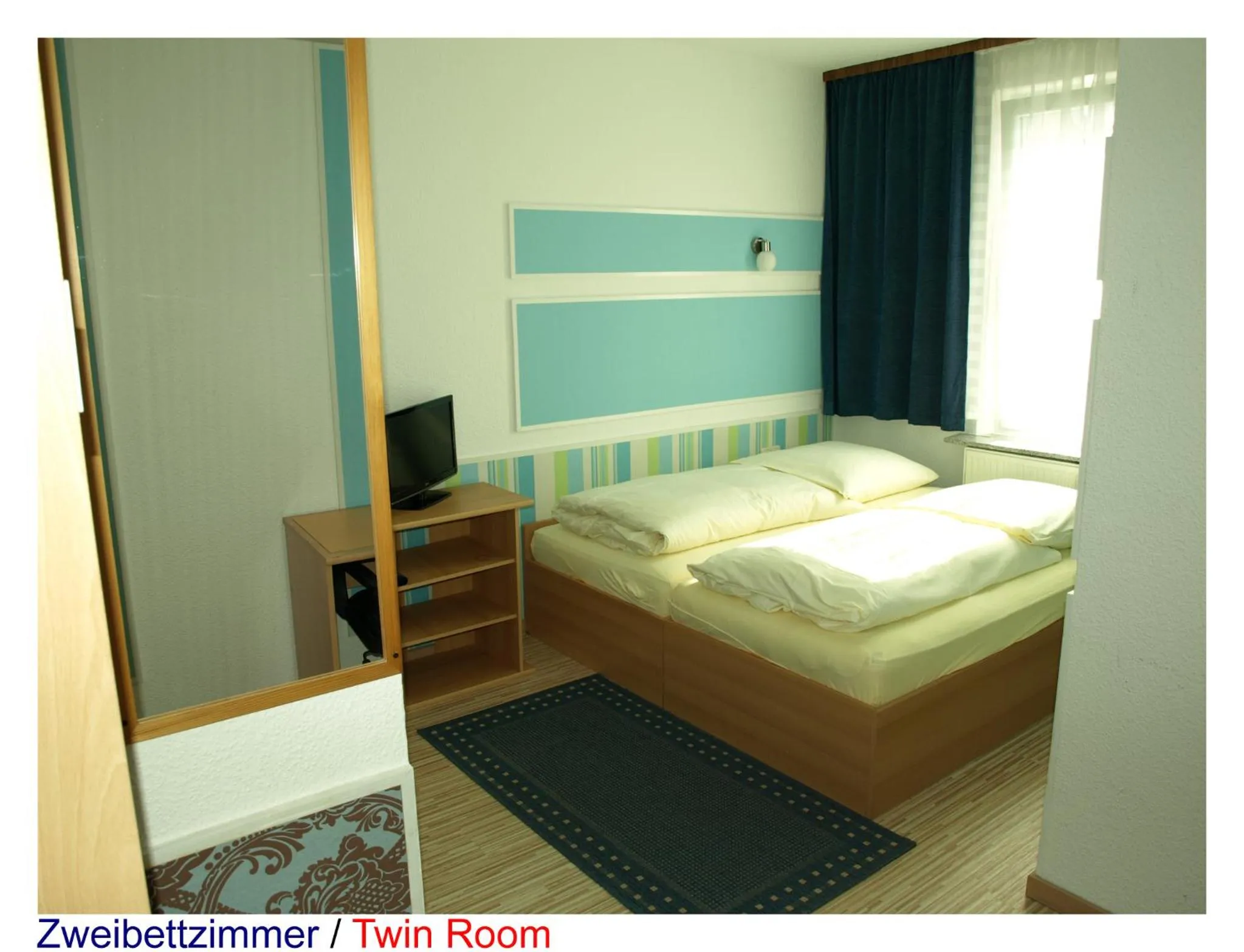 Photo of the whole room, Bed in Pension Central Nuernberg-Fuerth