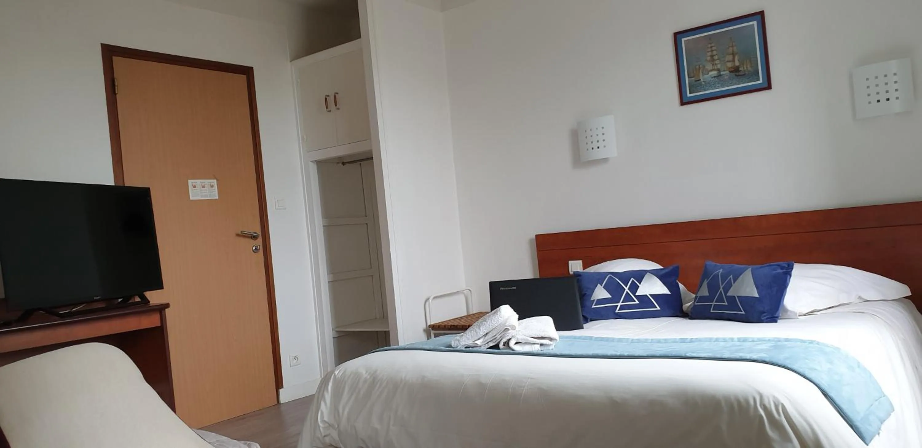 Bedroom in Hotel Restaurant Les Oceanides