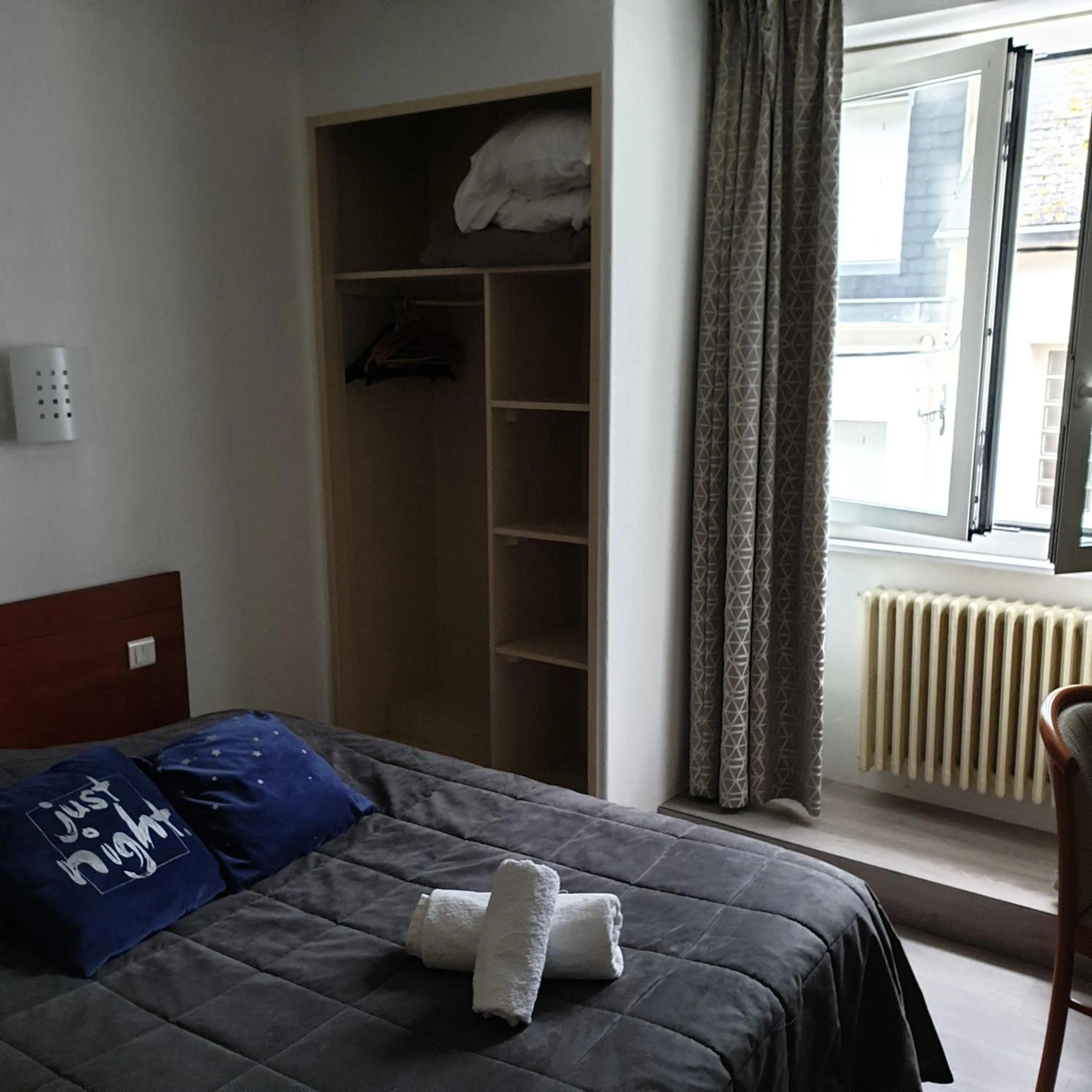 Bedroom in Hotel Restaurant Les Oceanides