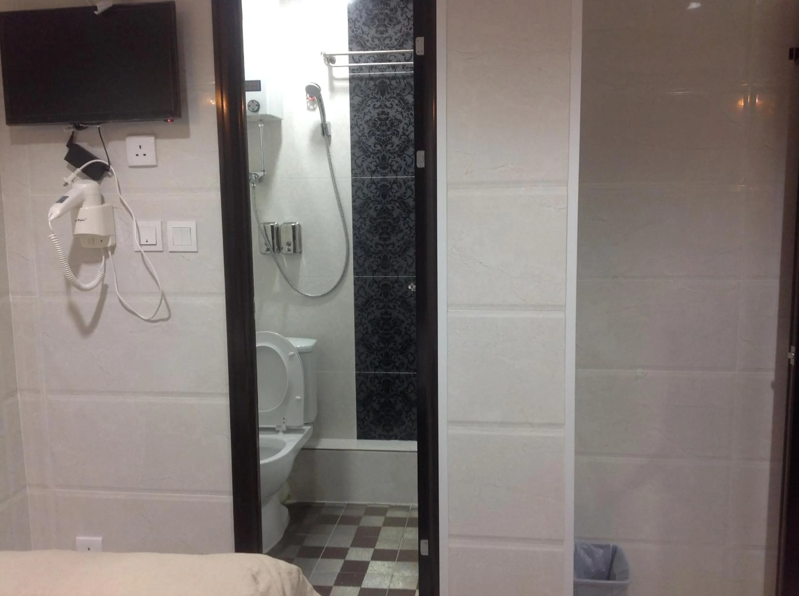 Shower in Manhattan Guesthouse