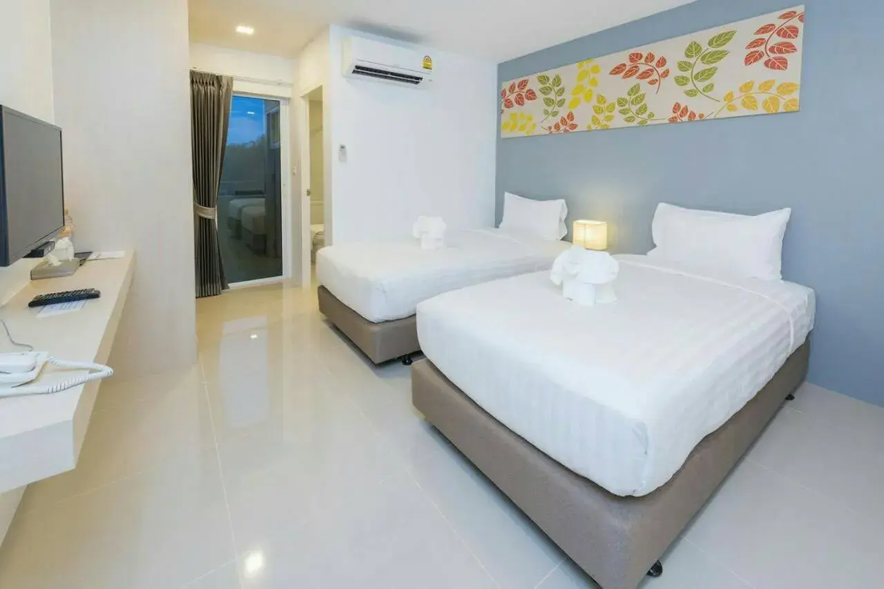 Twin Room with Balcony in Trat City Hotel Twin Room with Balcony in Trat City Hotel