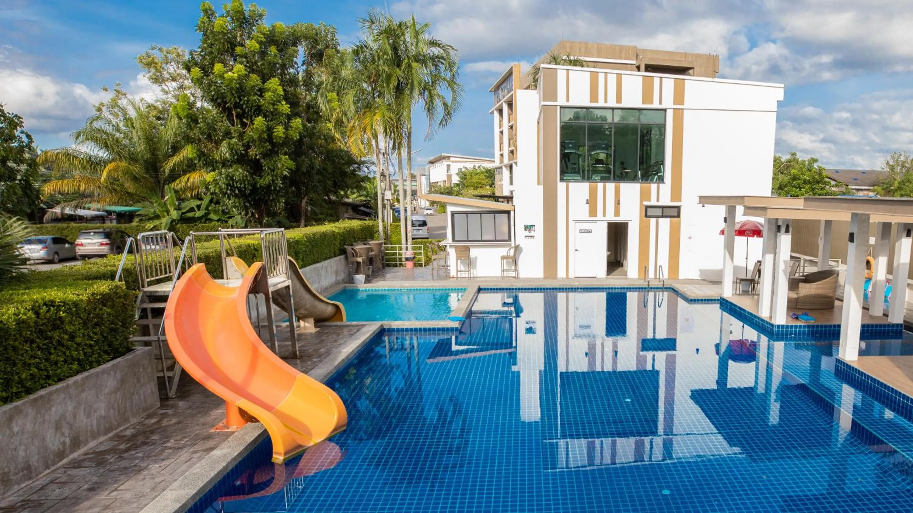 Swimming pool in Trat City Hotel