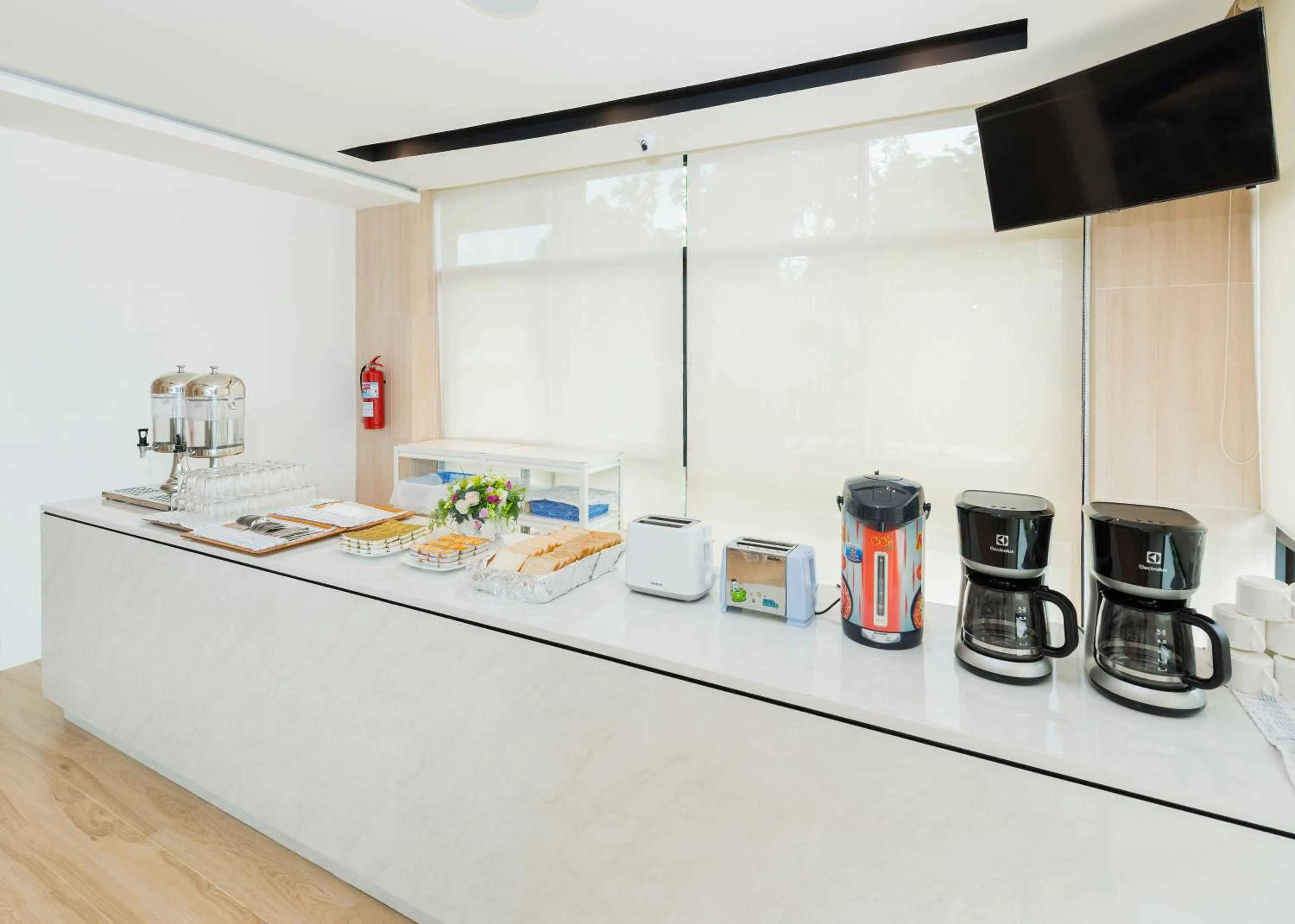 Restaurant/places to eat in Trat City Hotel