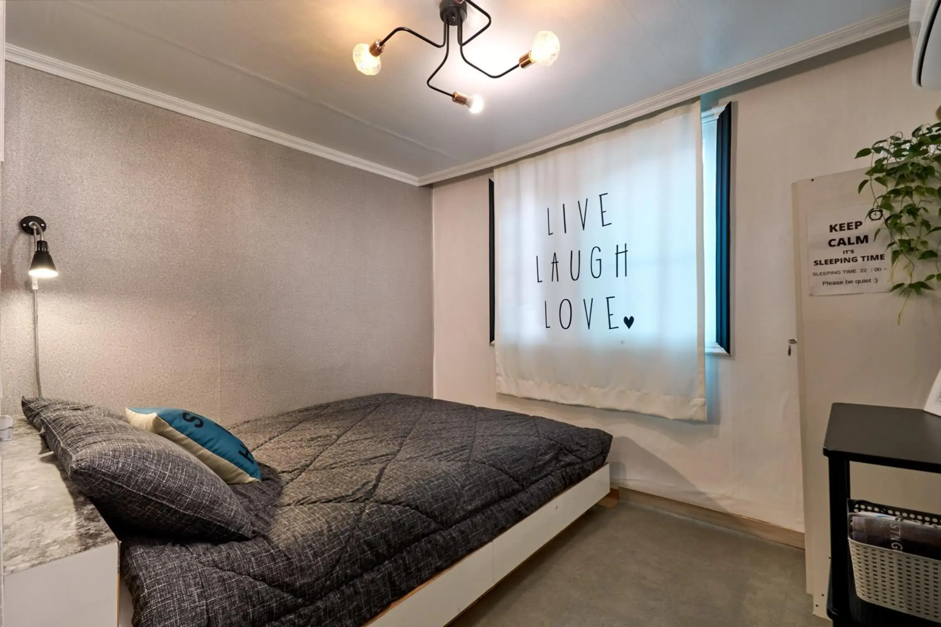 Female Single Room with Shared Bathroom in Jun Guesthouse Female Single Room with Shared Bathroom in Jun Guesthouse