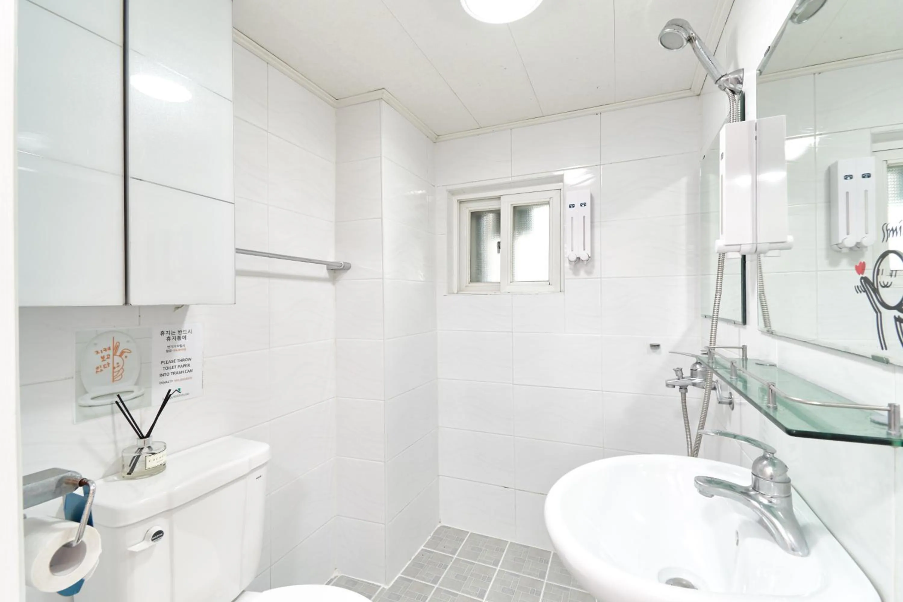 Shower in Jun Guesthouse