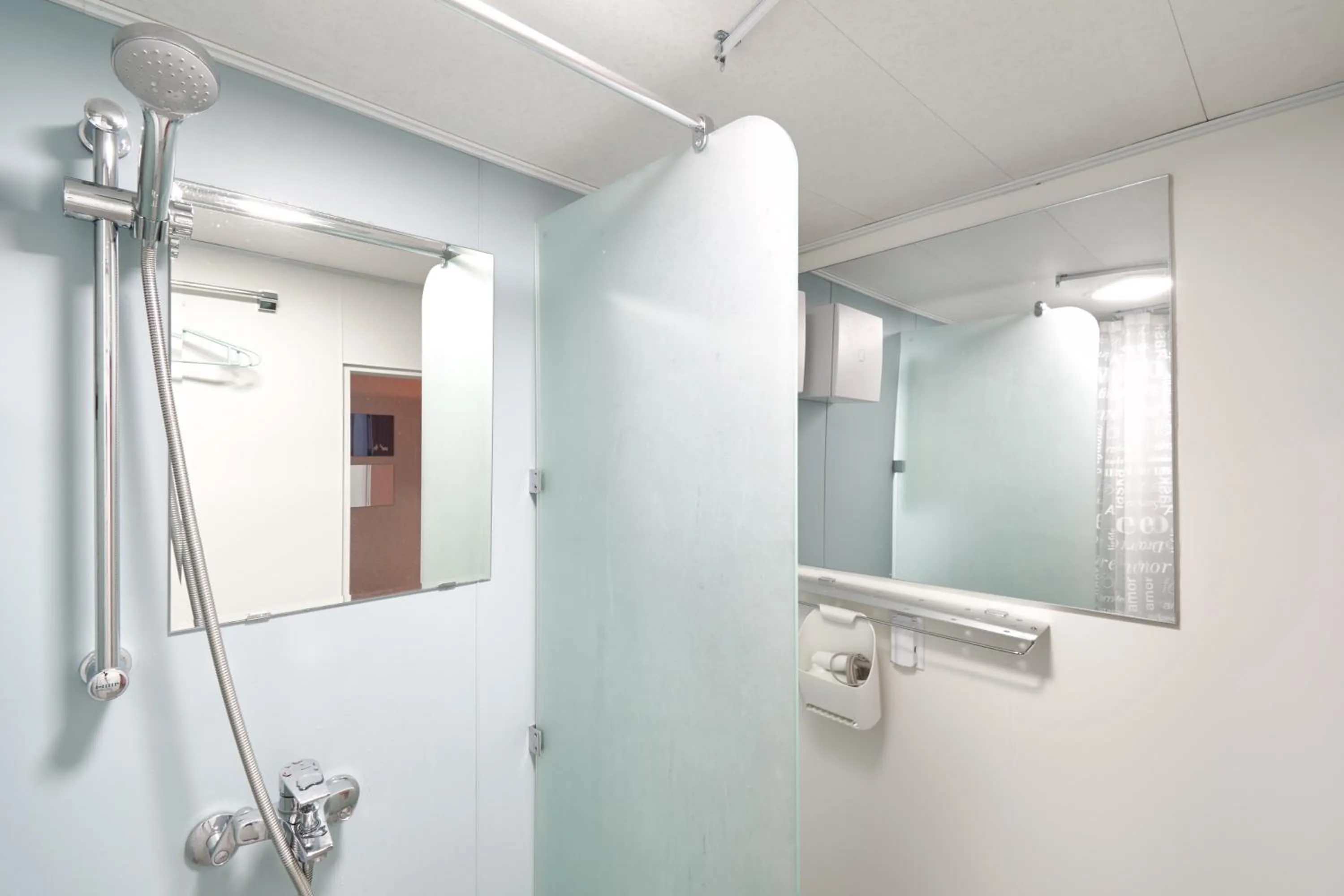 Shower in Jun Guesthouse