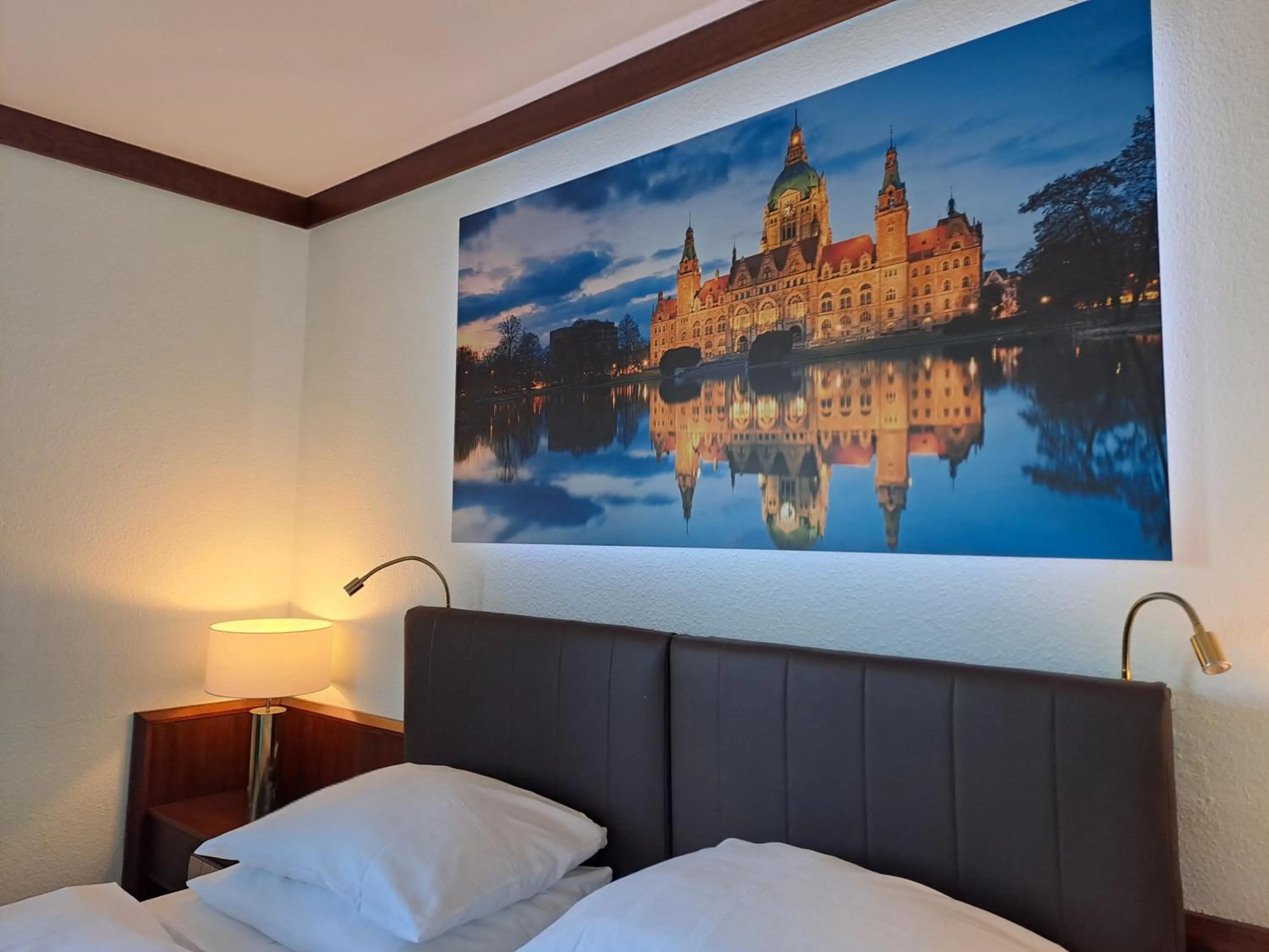 Photo of the whole room, Bed in Leine Hotel