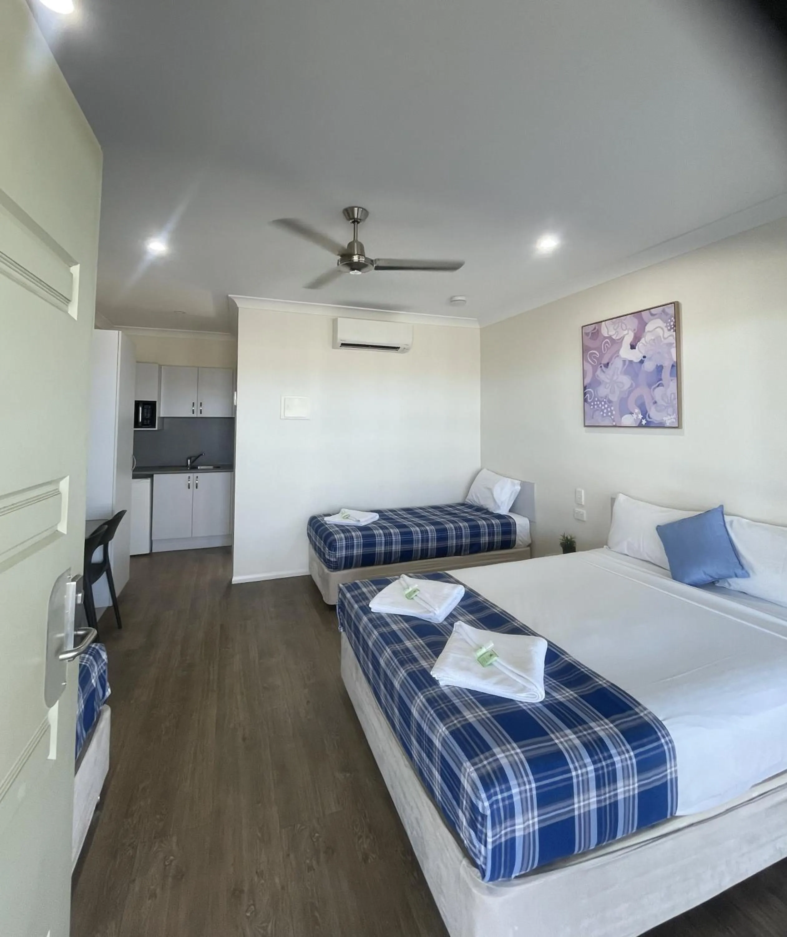 Bed in Reef Gardens Motel
