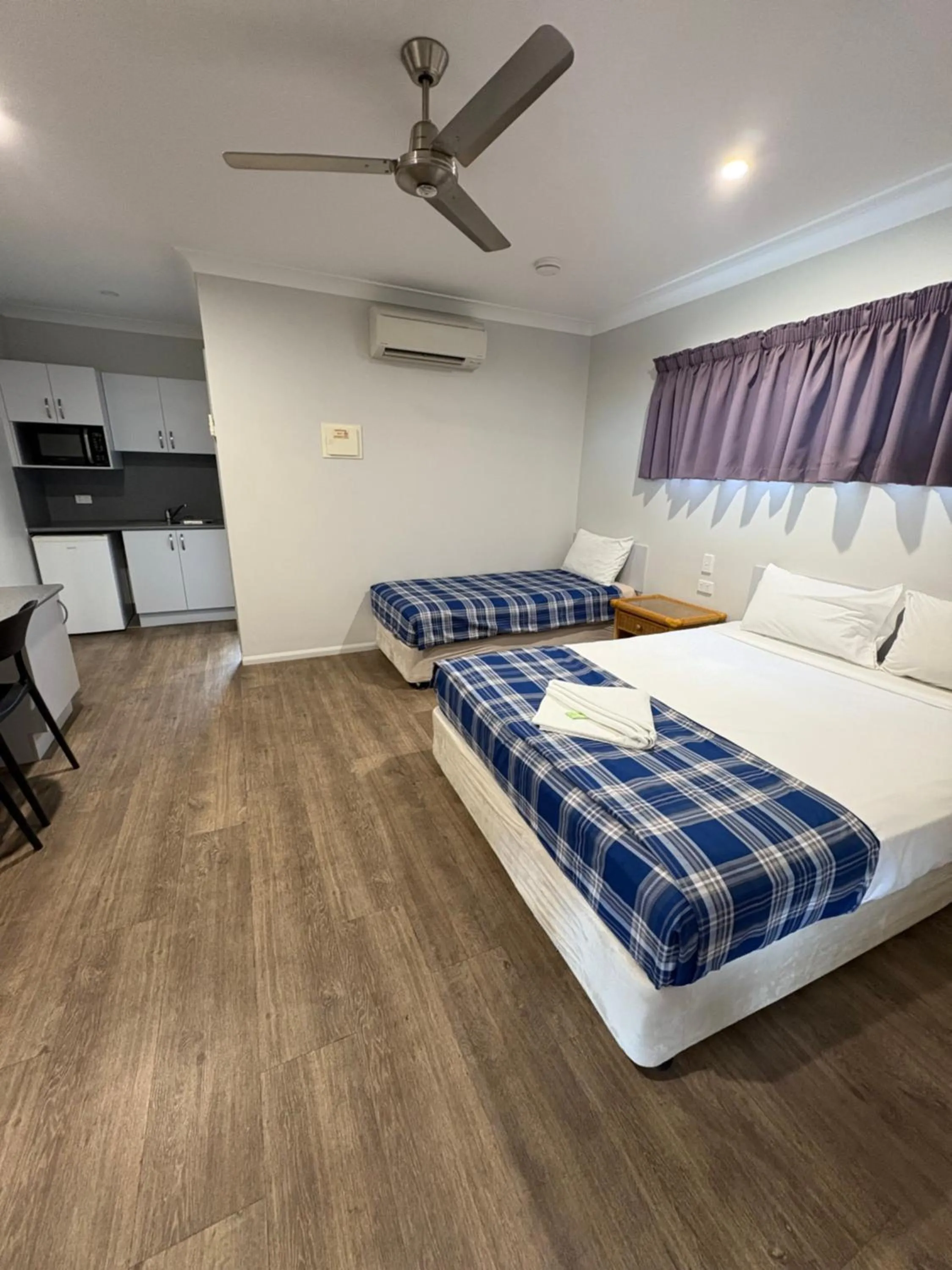 Bed in Reef Gardens Motel
