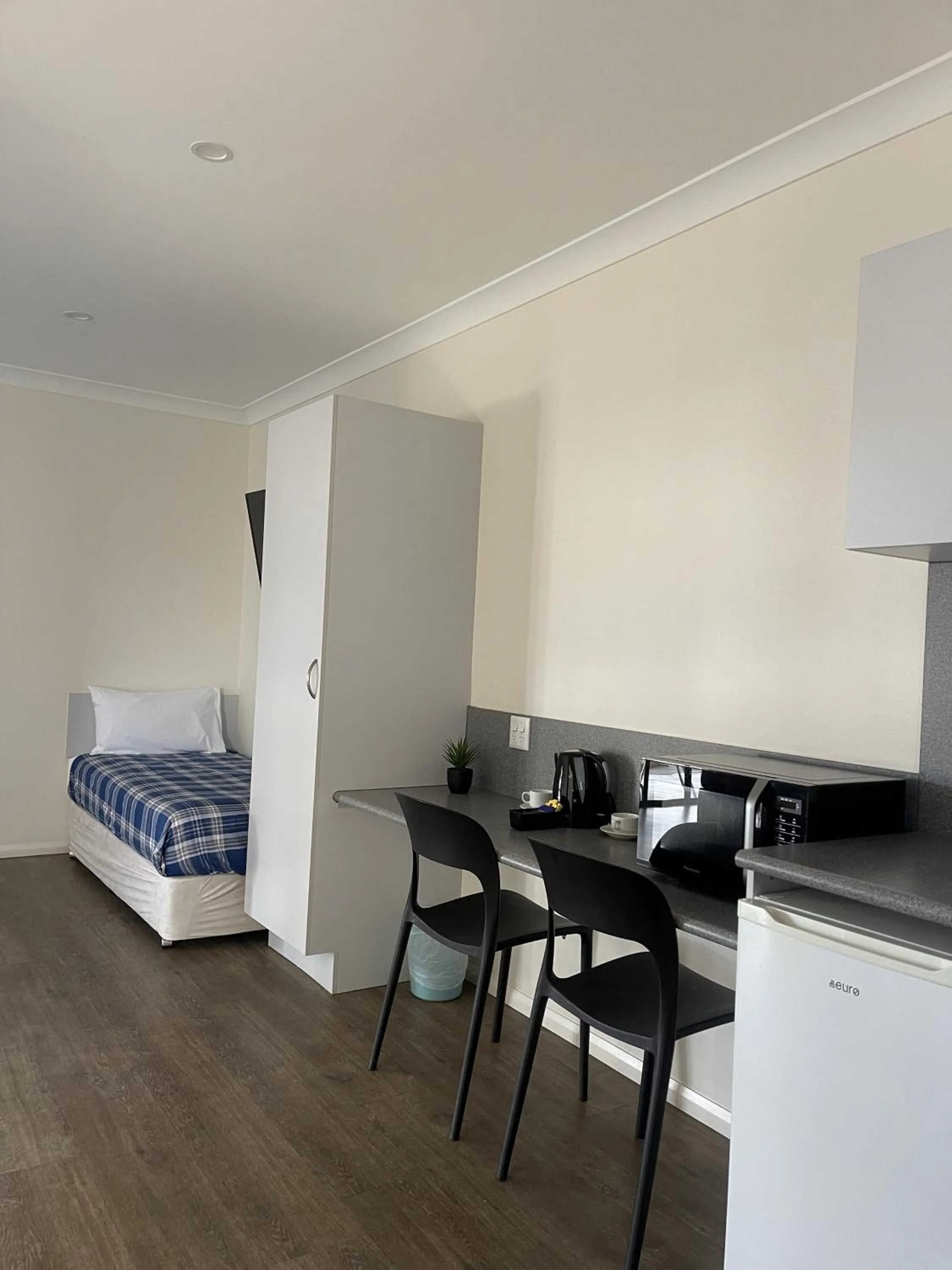 Bed in Reef Gardens Motel