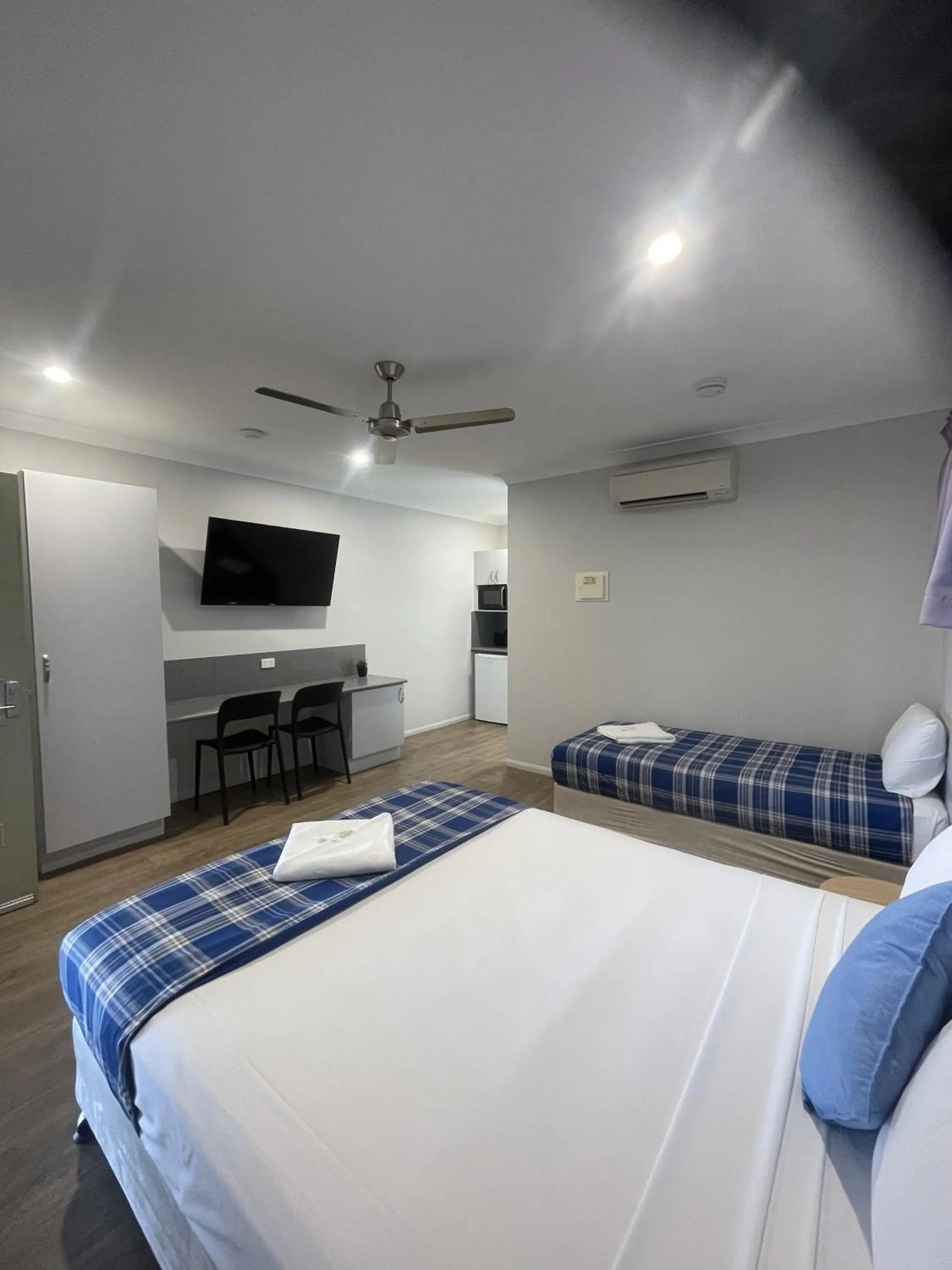 Bed in Reef Gardens Motel