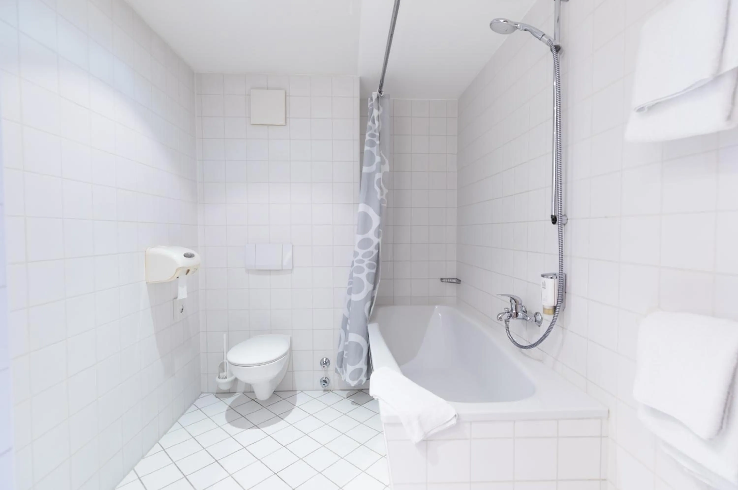 Shower in Novum Hotel Seegraben Cottbus