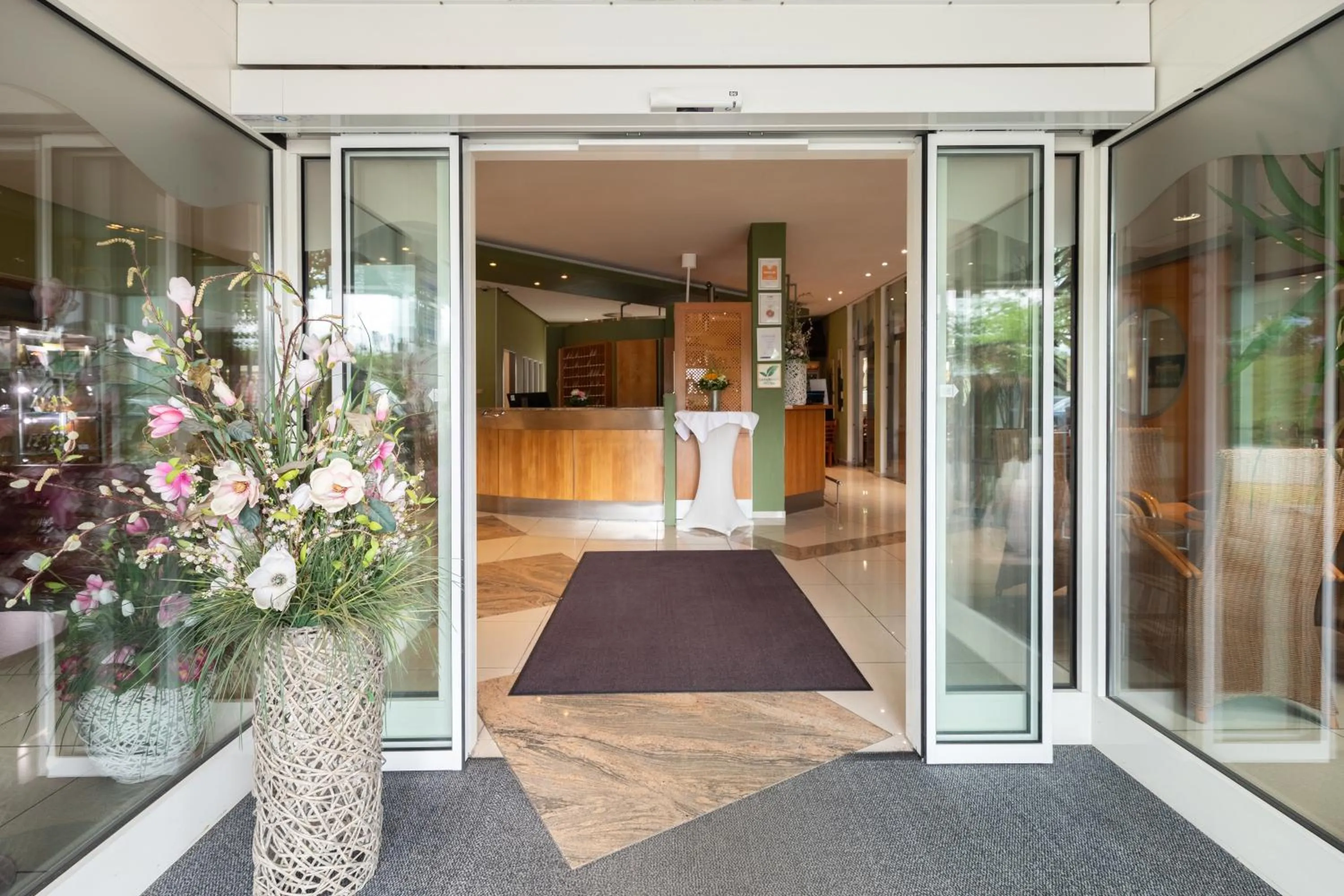 Lobby or reception in Novum Hotel Seegraben Cottbus