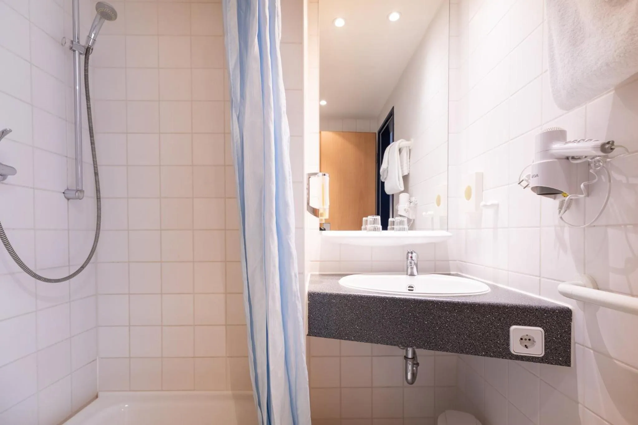 Bathroom in Garner Hotel Cottbus Süd by IHG