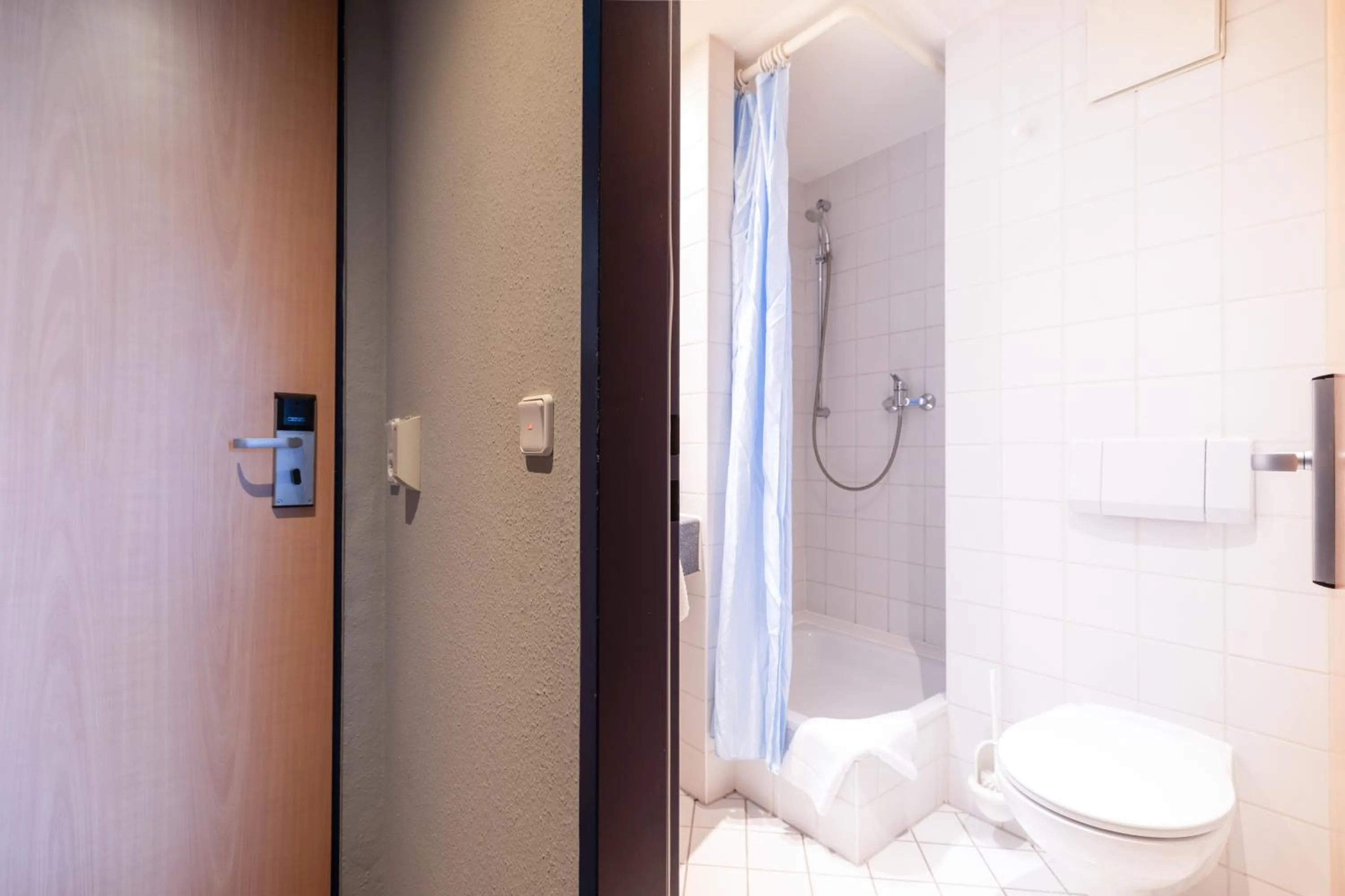 Shower in Novum Hotel Seegraben Cottbus