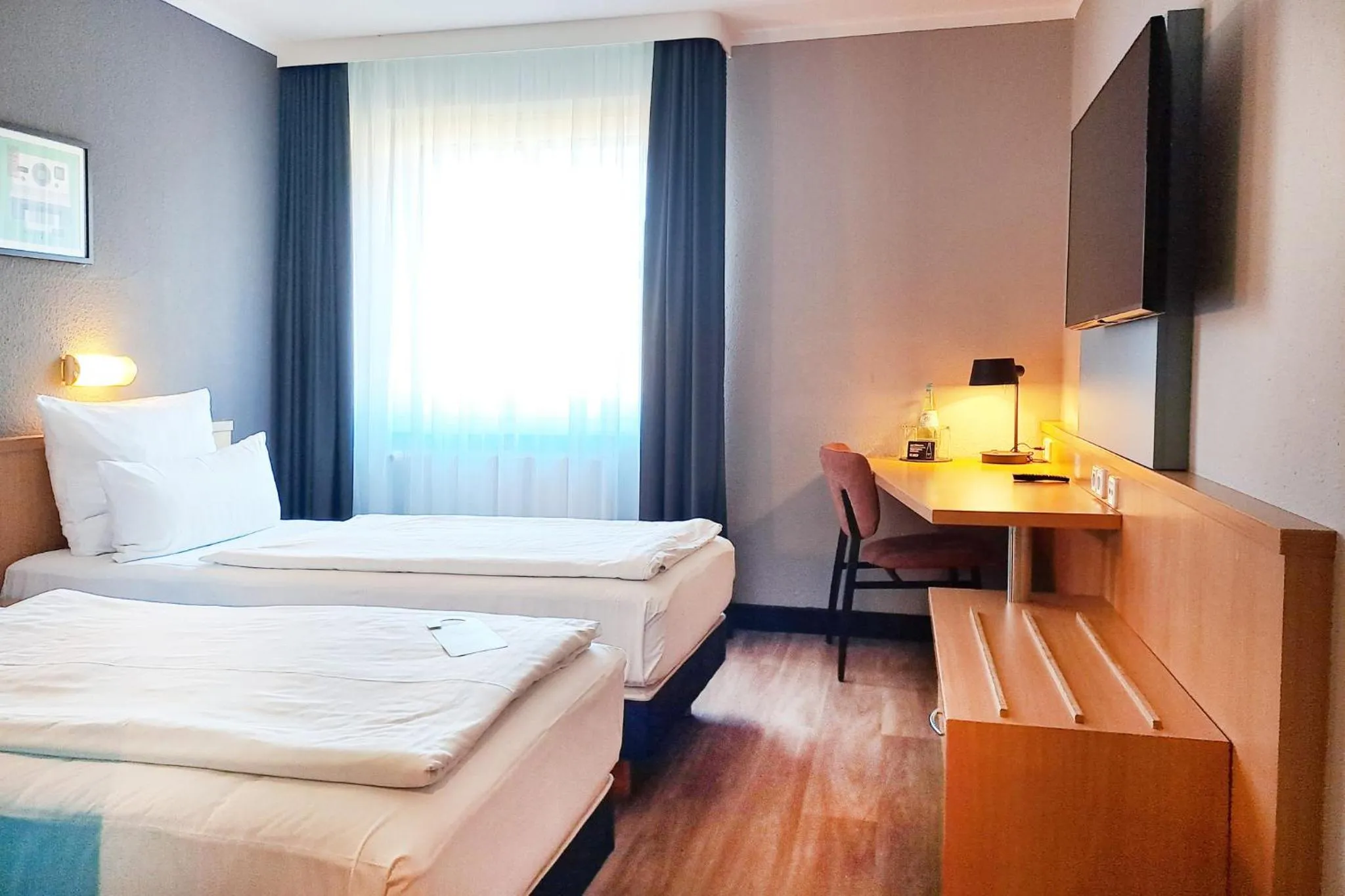 Photo of the whole room, Bed in Garner Hotel Cottbus Süd by IHG