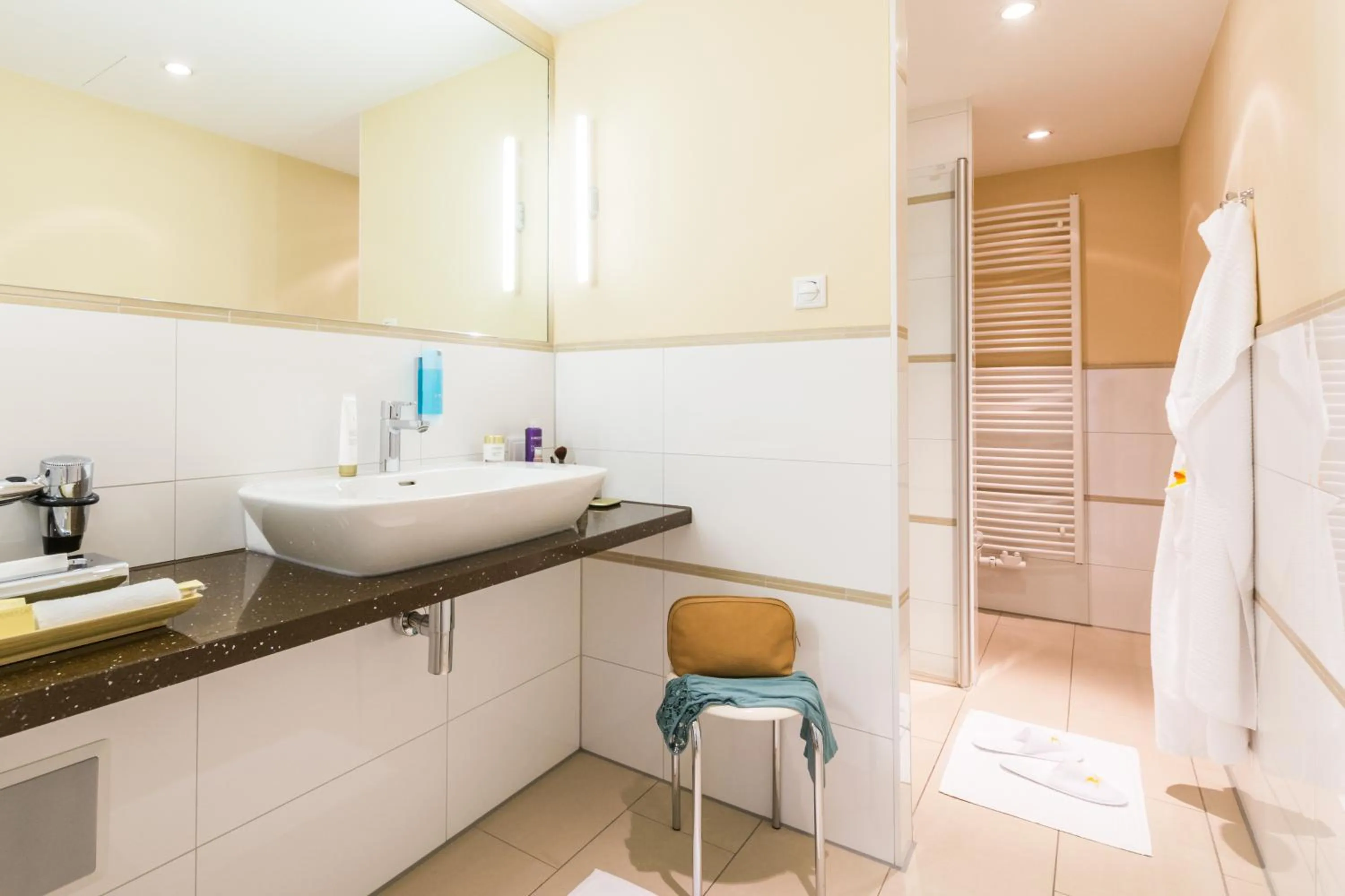 Bathroom in Park-Hotel Hübner