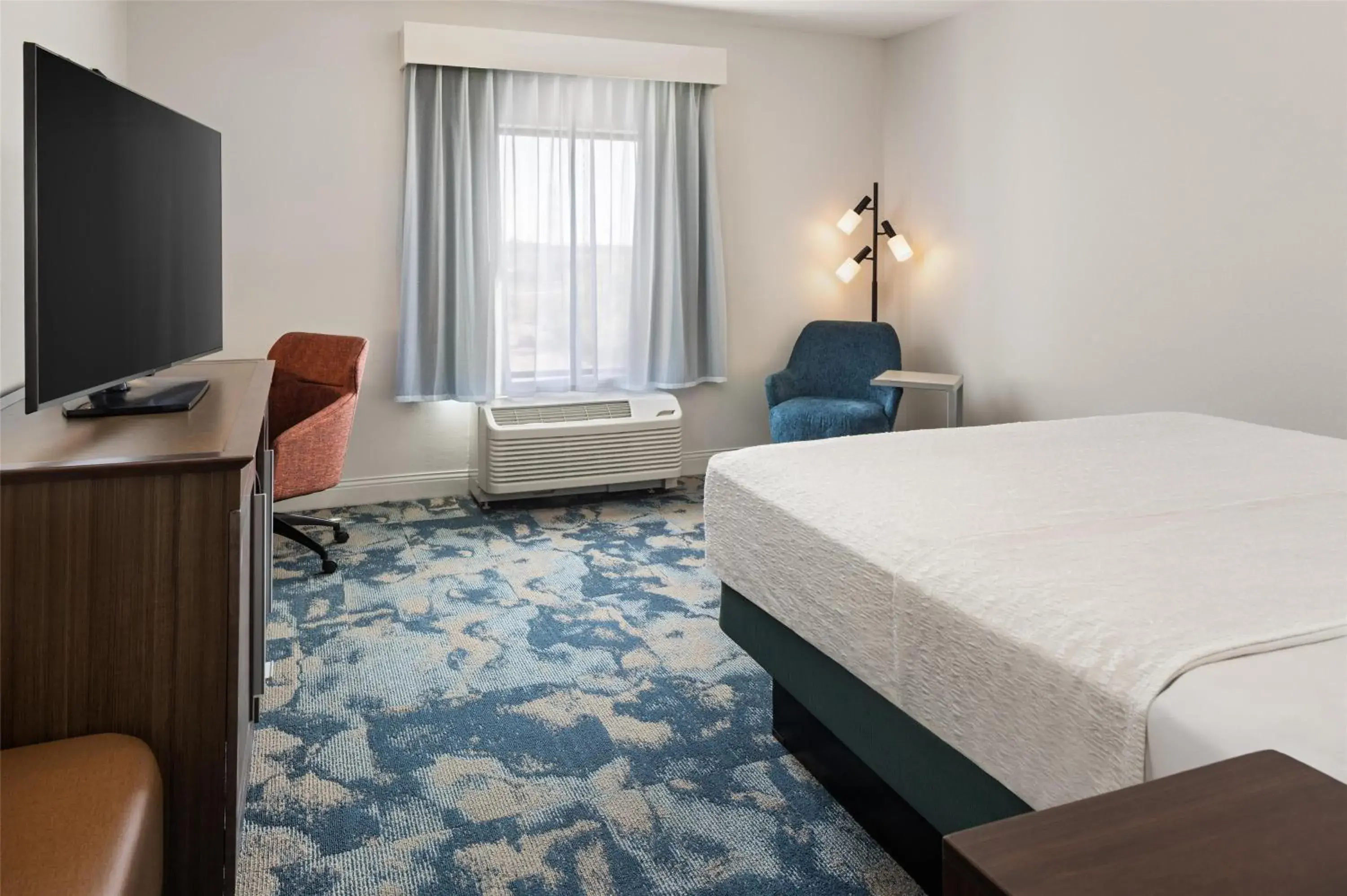 King Room - Non-Smoking in Hampton Inn Minneapolis-Roseville,MN King Room - Non-Smoking in Hampton Inn Minneapolis-Roseville,MN