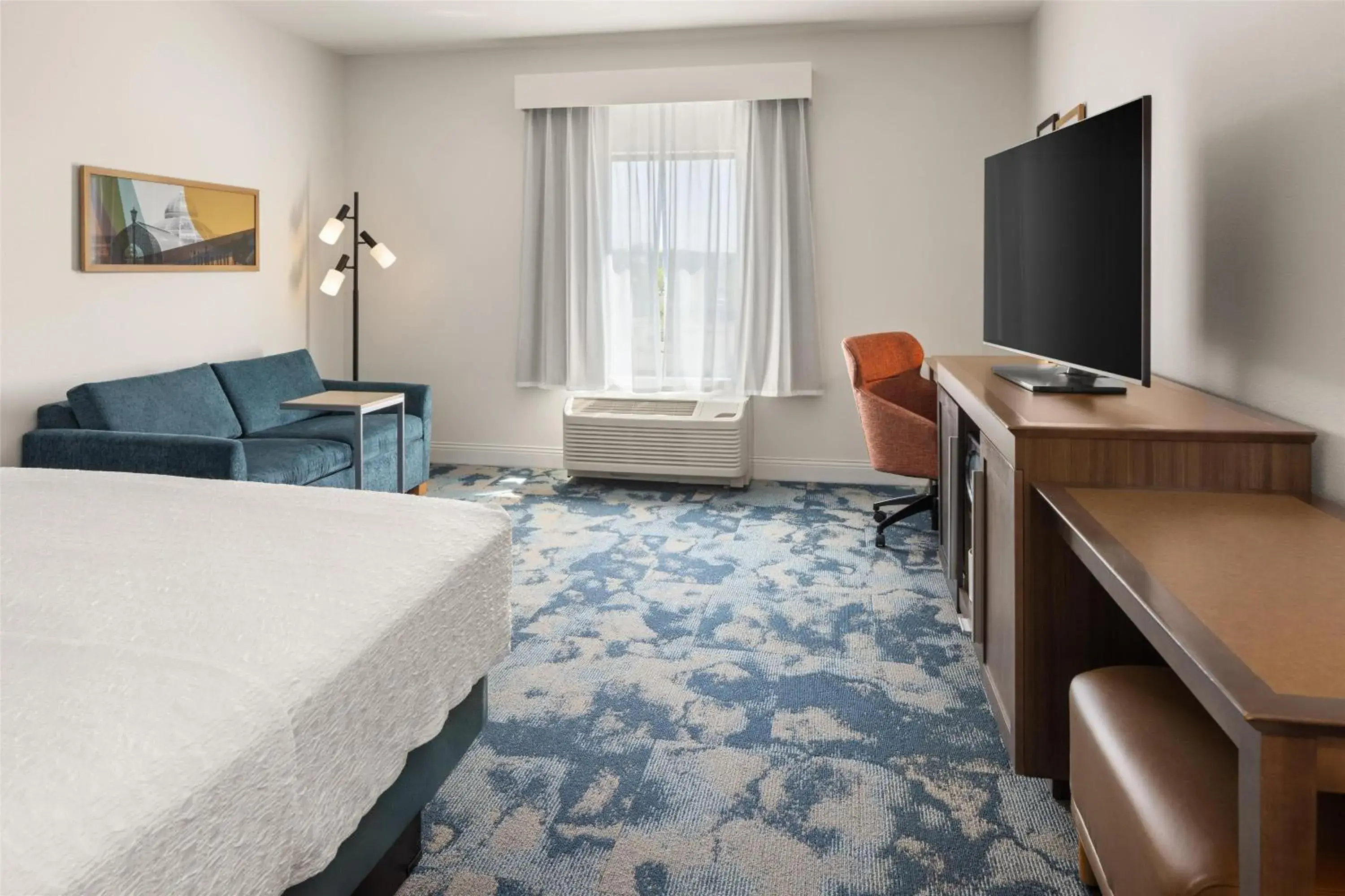 King Room with Sofa Bed - Non-Smoking in Hampton Inn Minneapolis-Roseville,MN King Room with Sofa Bed - Non-Smoking in Hampton Inn Minneapolis-Roseville,MN