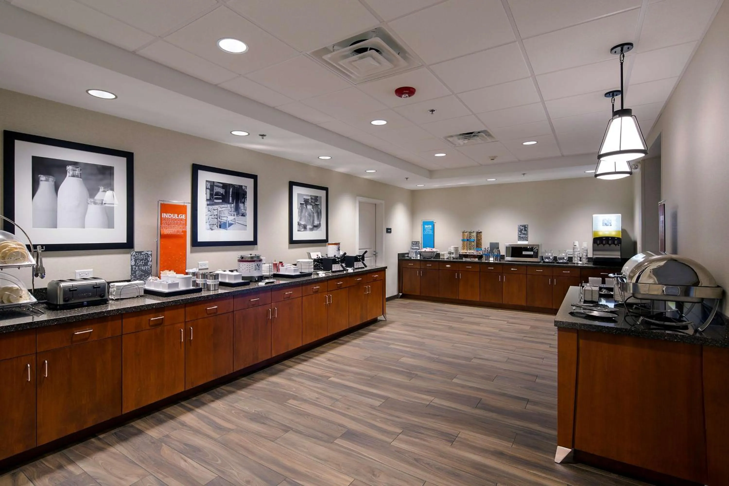 Dining area in Hampton Inn & Suites Page - Lake Powell