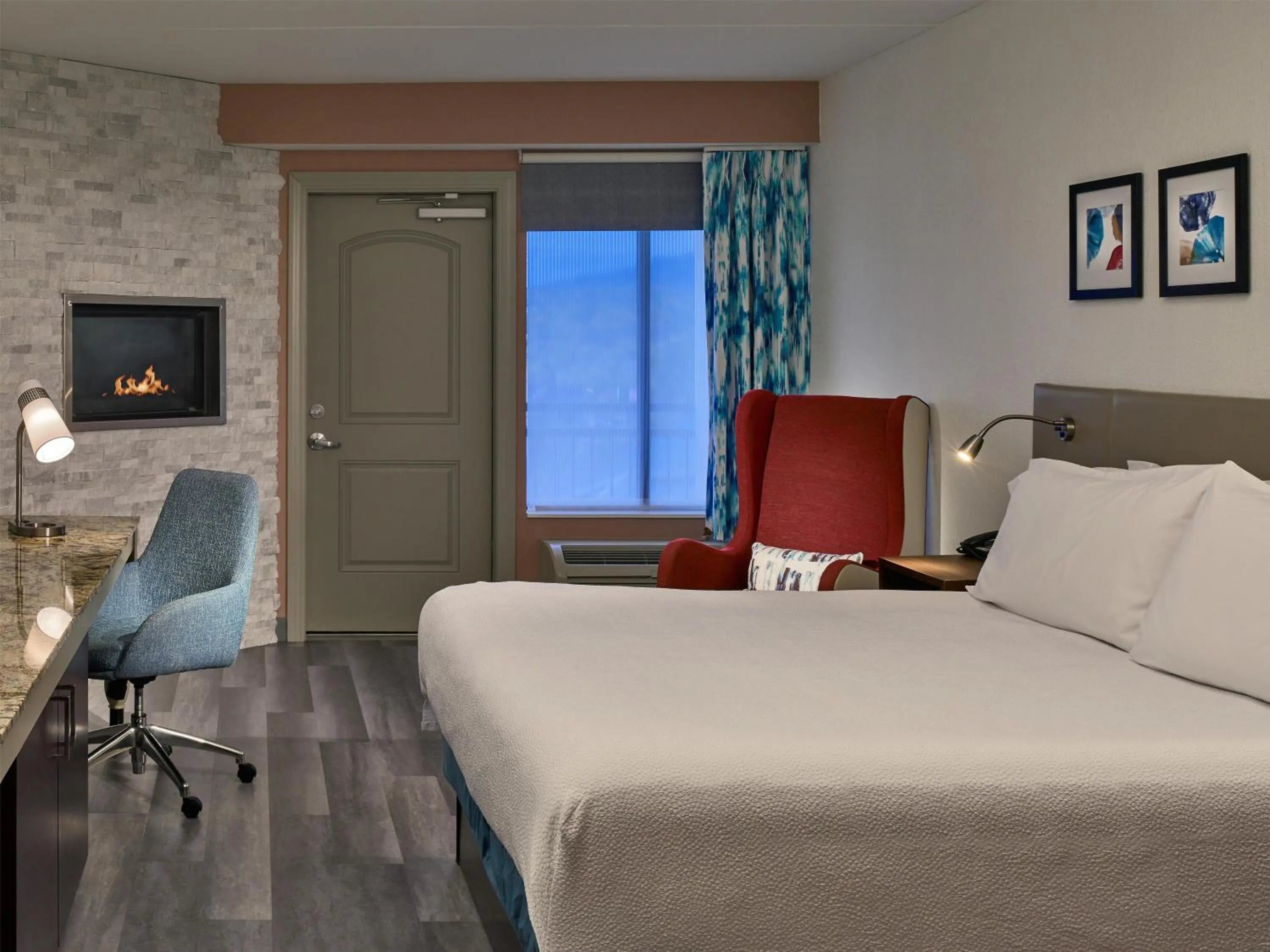 Bed in Hilton Garden Inn Pigeon Forge