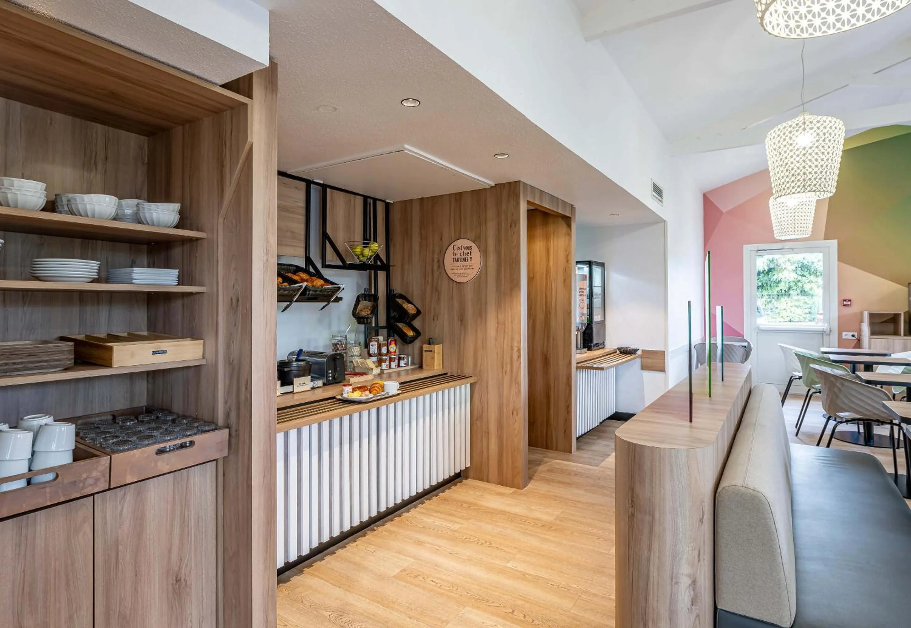 Buffet breakfast in B&B HOTEL Bordeaux Mérignac Aéroport