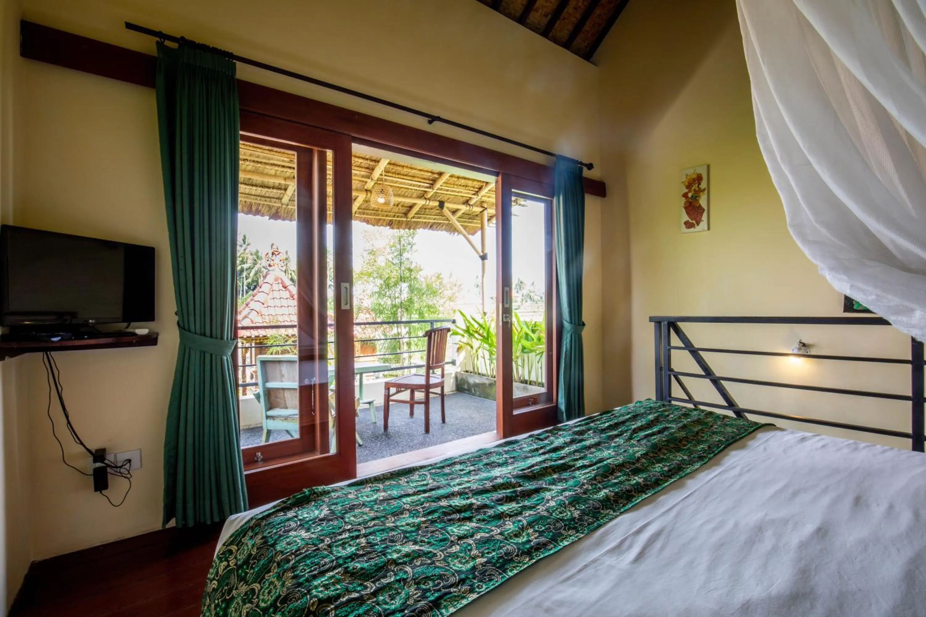 Bed in Sisin Ubud View