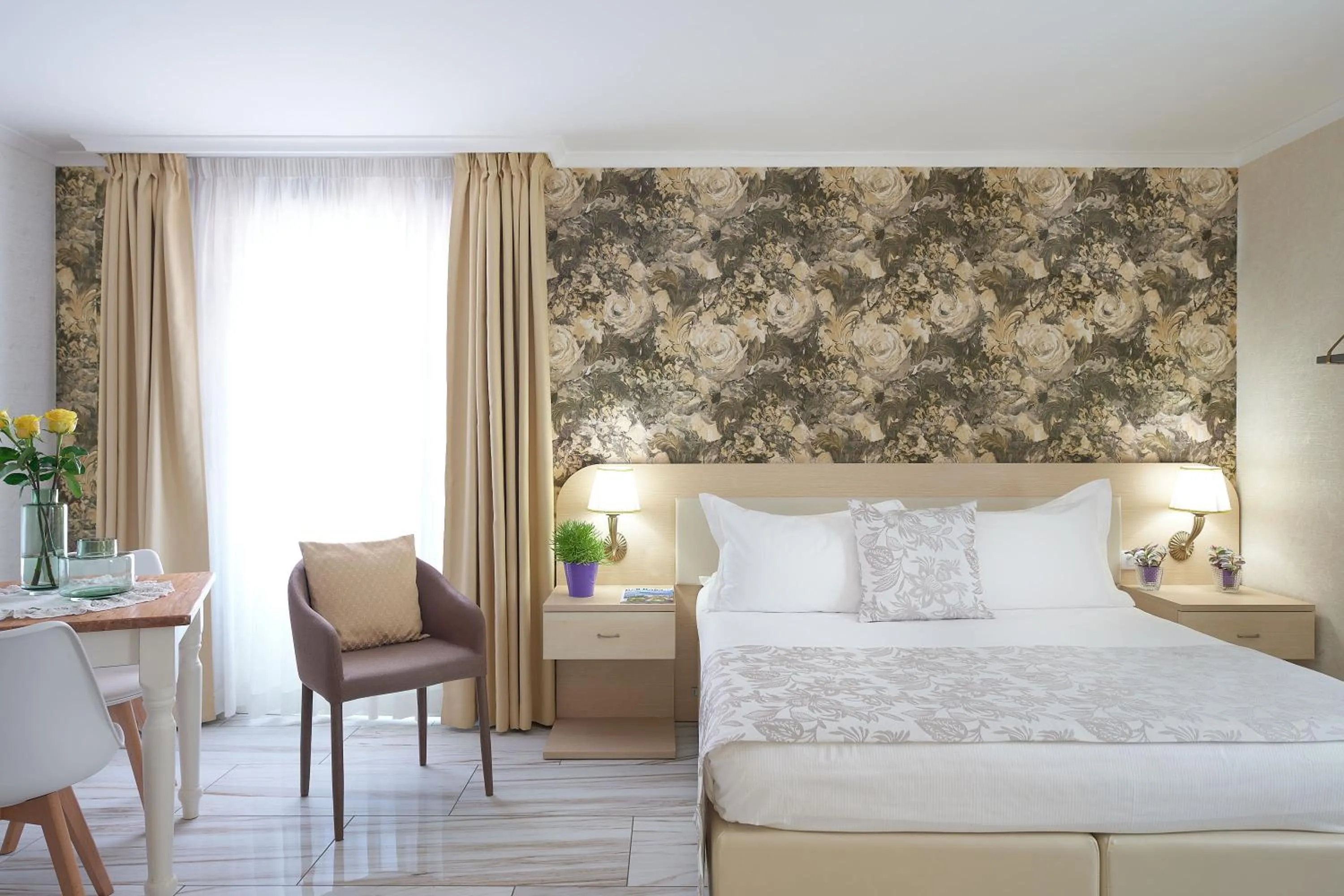 Bed in Rome Airport Inn