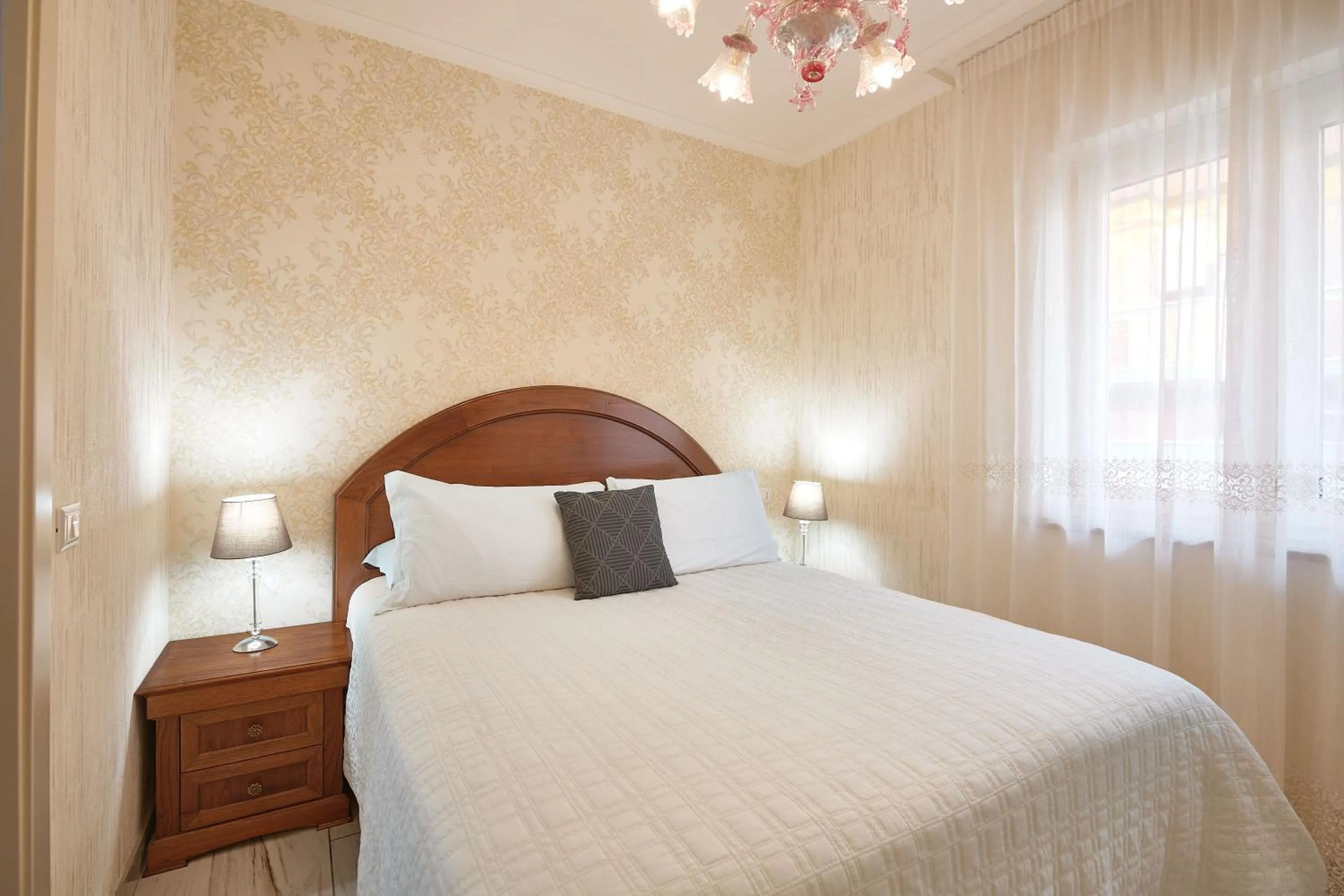 Bedroom, Bed in Rome Airport Inn