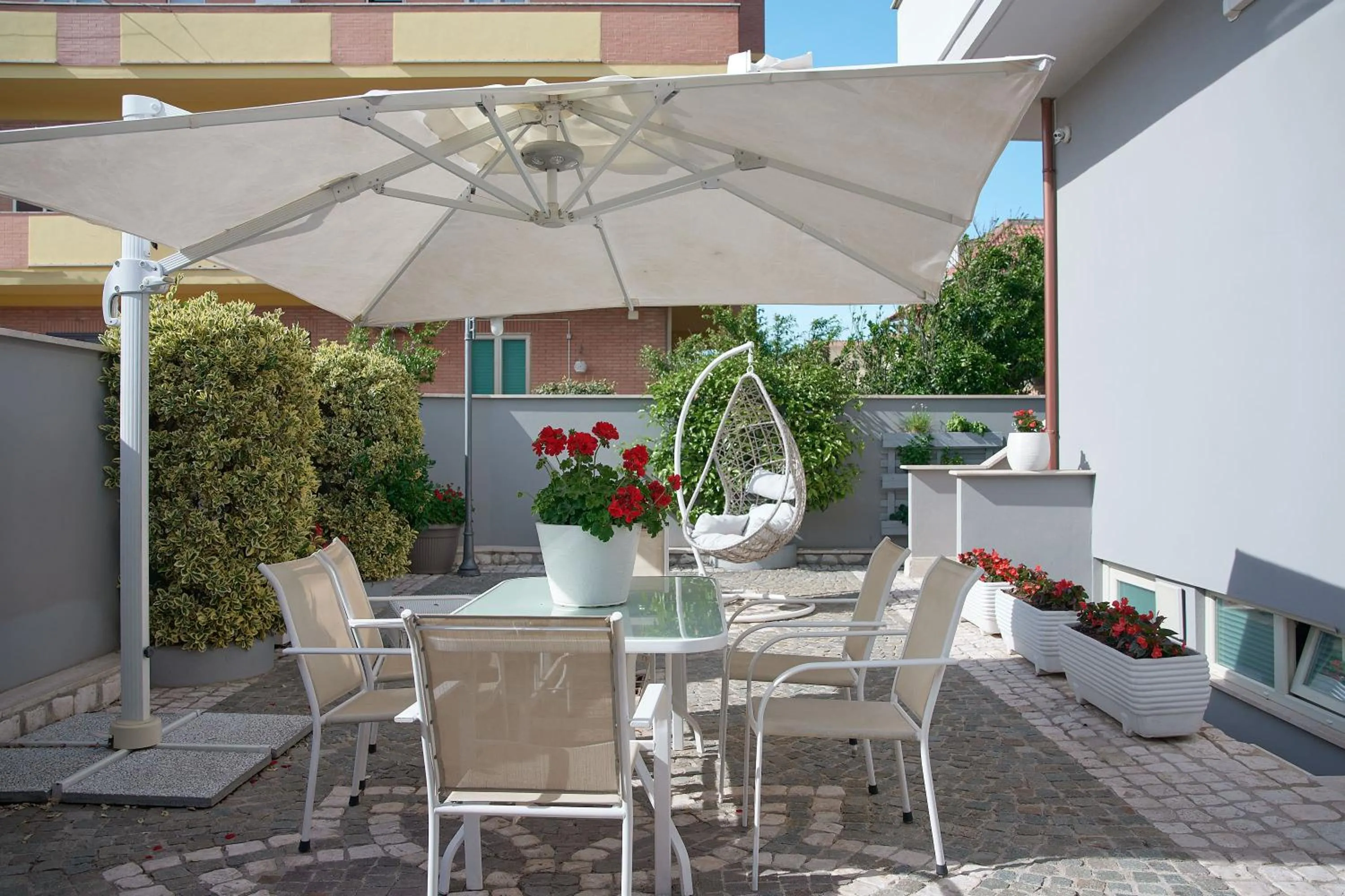 Patio in Rome Airport Inn