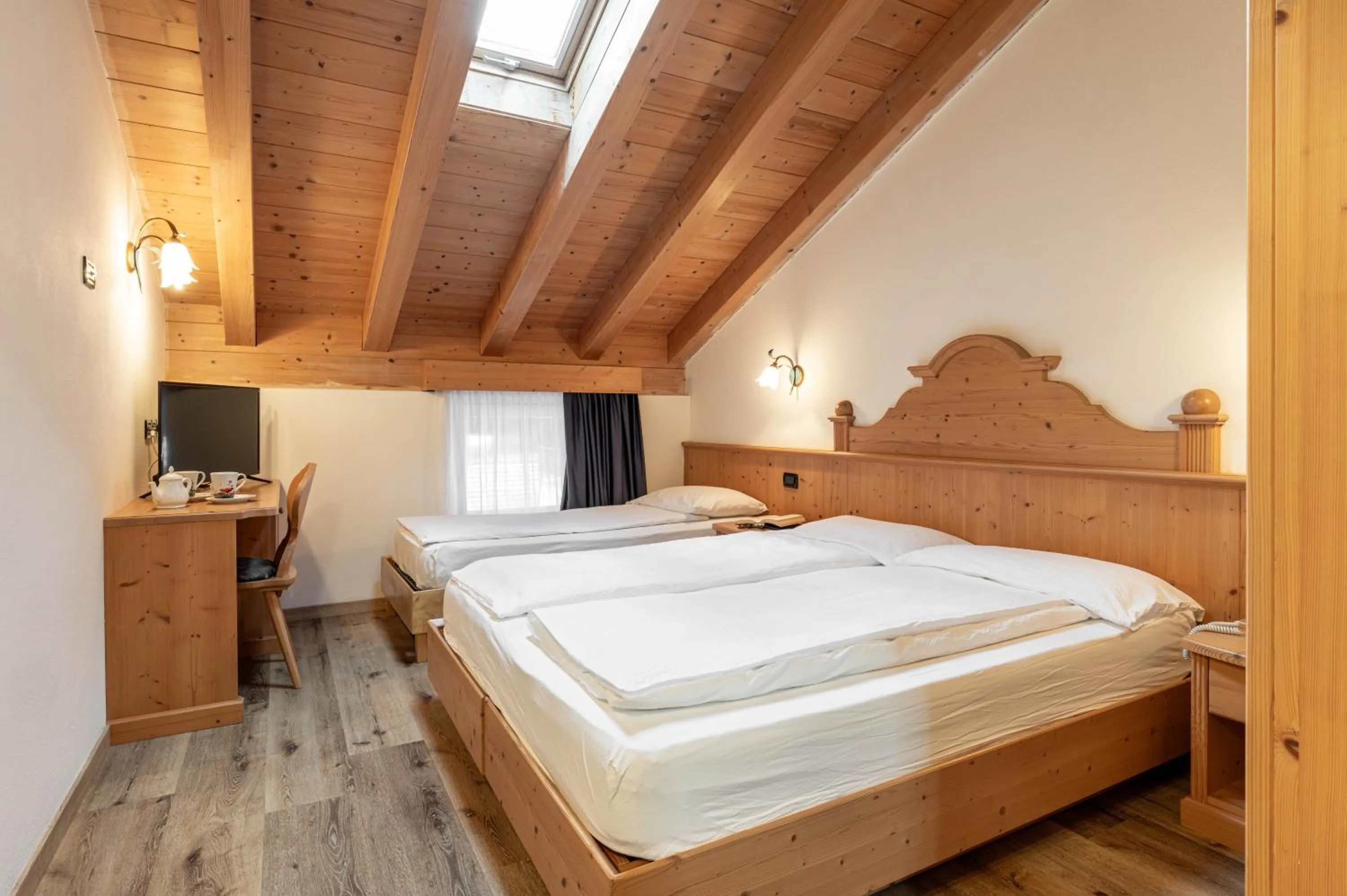 Bedroom, Bed in Hotel Siror