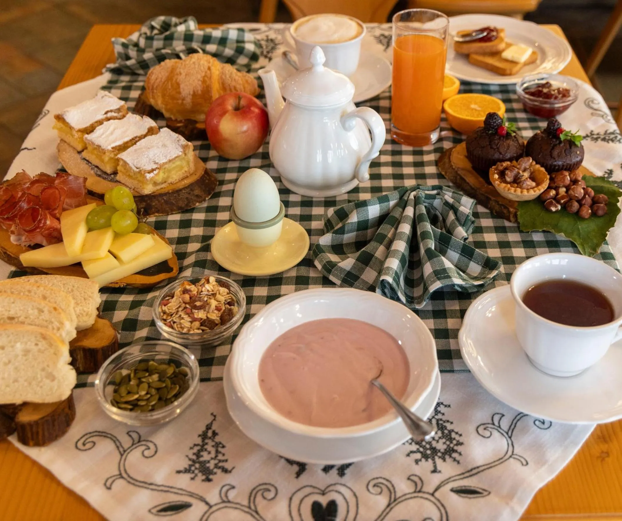 Breakfast in Hotel Siror